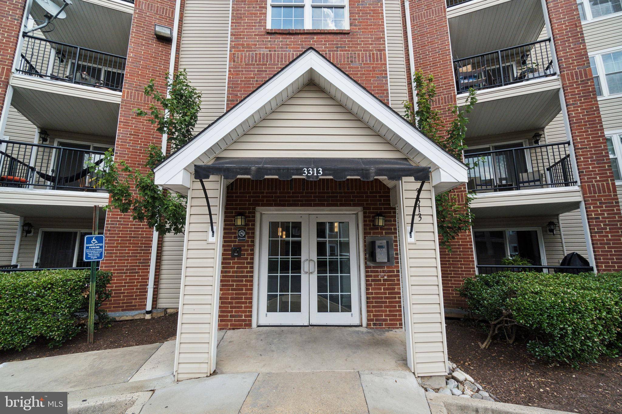 Alexandria, VA 22302,3313 WYNDHAM CIR #3215