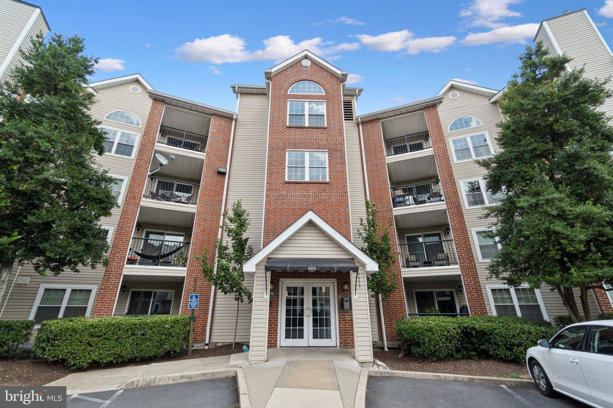 Alexandria, VA 22302,3313 WYNDHAM CIR #3215