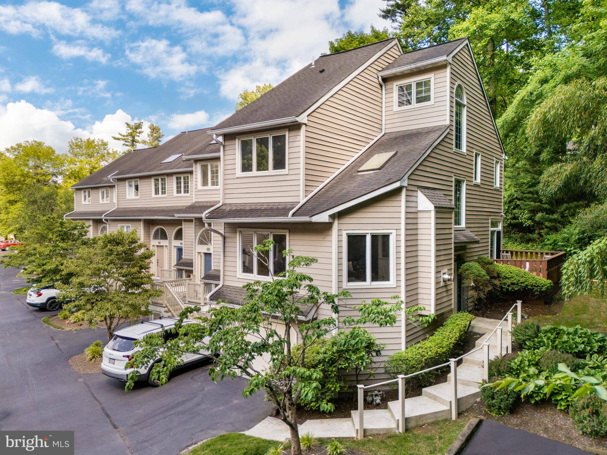 Newtown Square, PA 19073,440 WOODED WAY