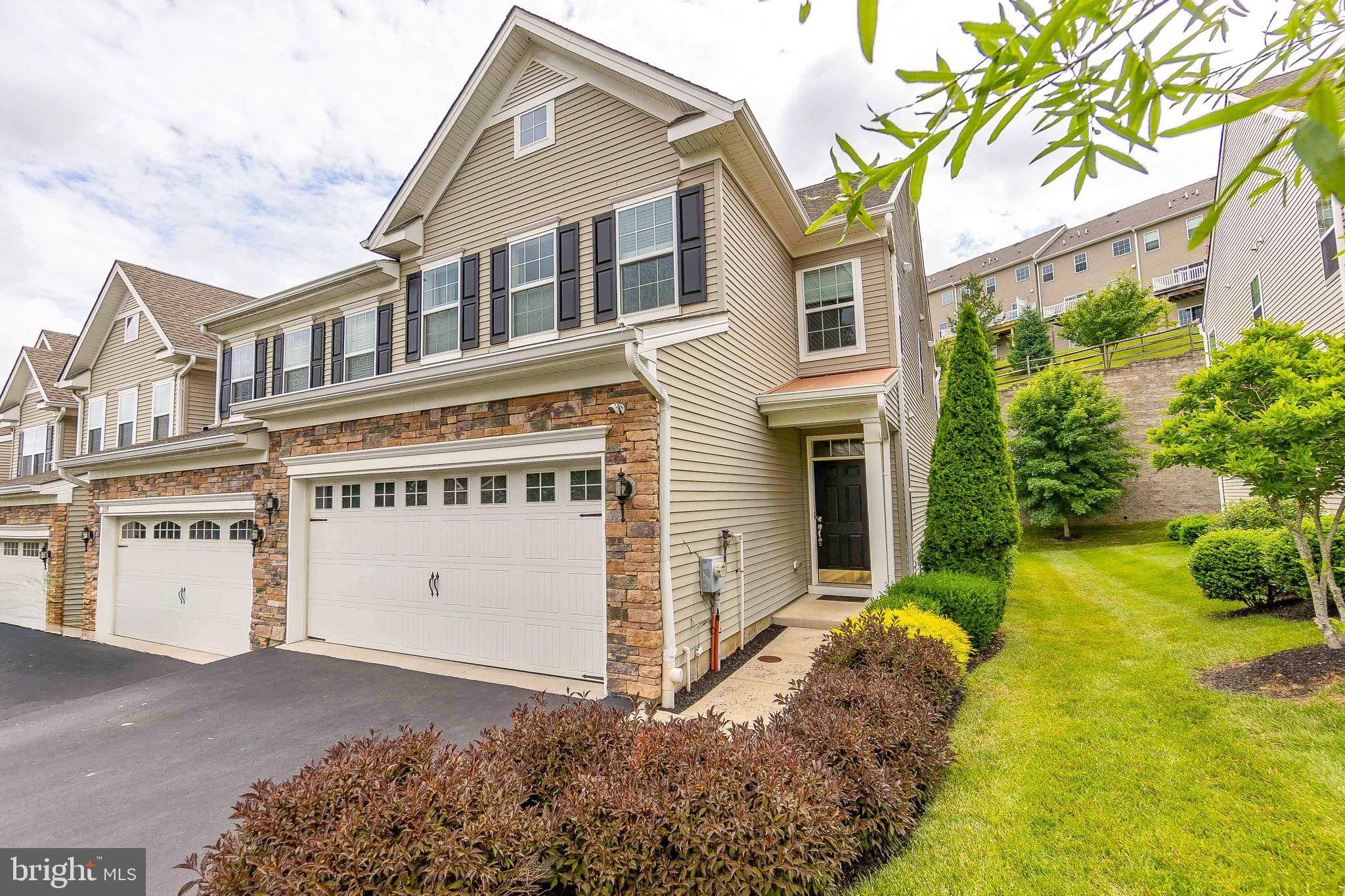 Newtown Square, PA 19073,211 CLERMONT DR