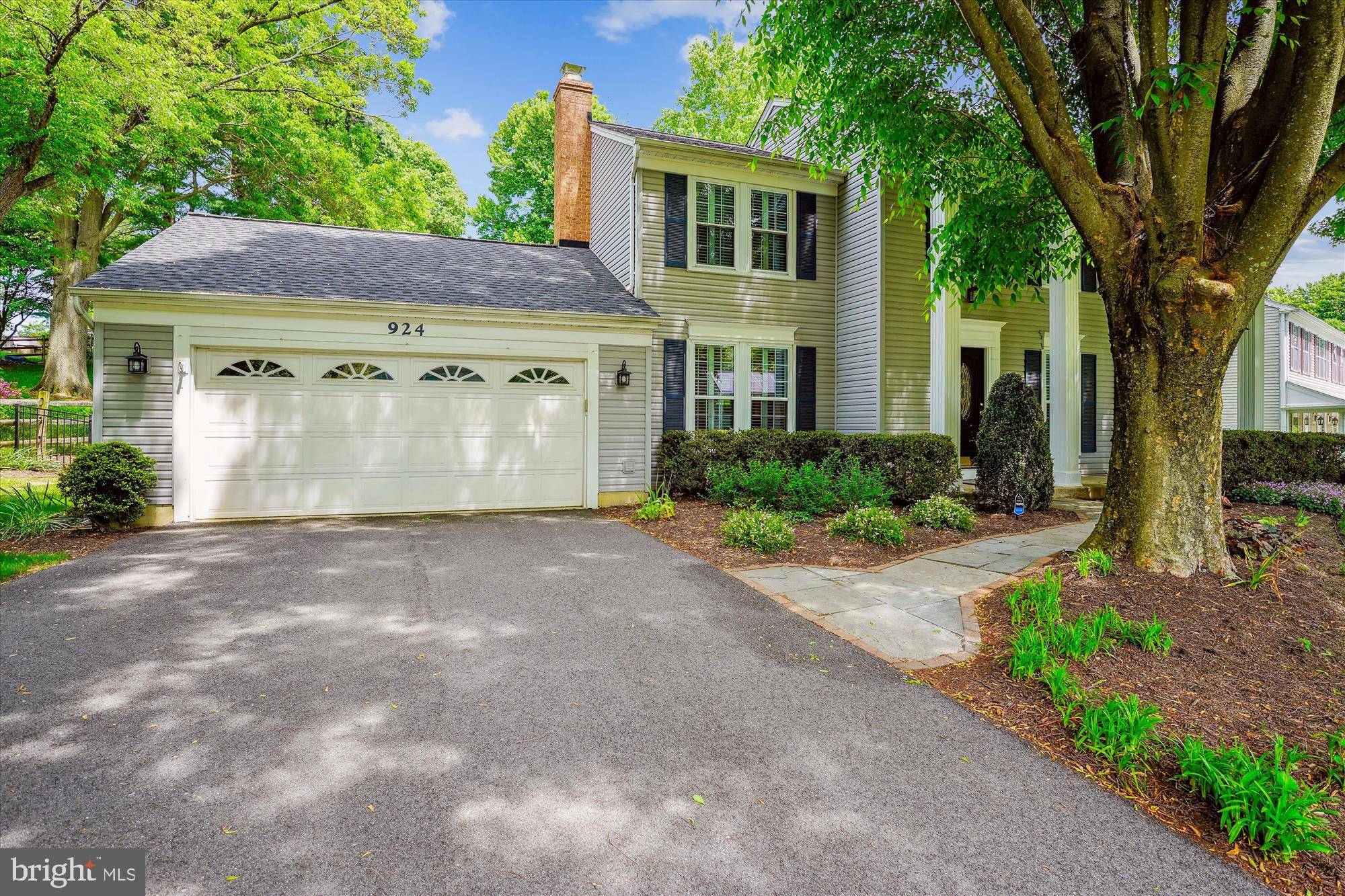 Gaithersburg, MD 20878,924 POINTER RIDGE DR