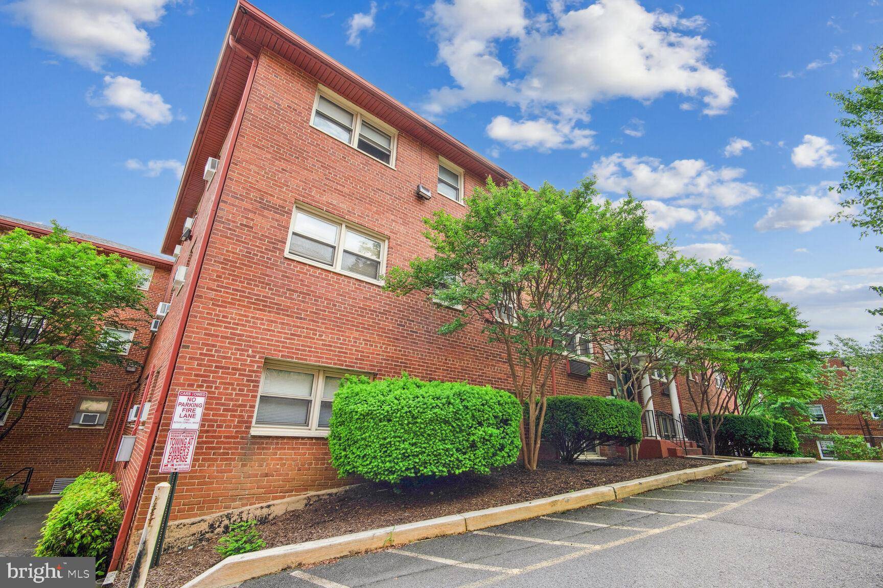 Arlington, VA 22207,2036 N WOODROW ST #8