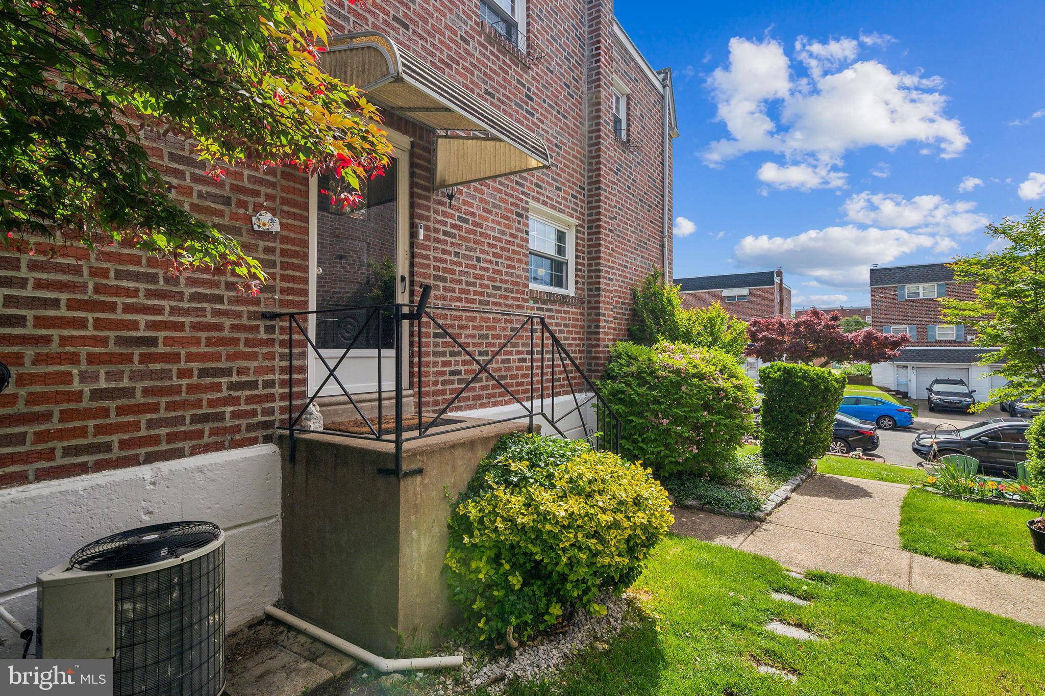 Philadelphia, PA 19154,126 MEADOW LN