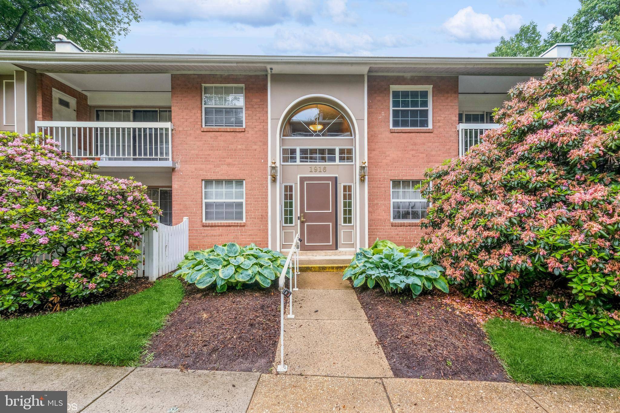 Mclean, VA 22102,1916 WILSON LN #204