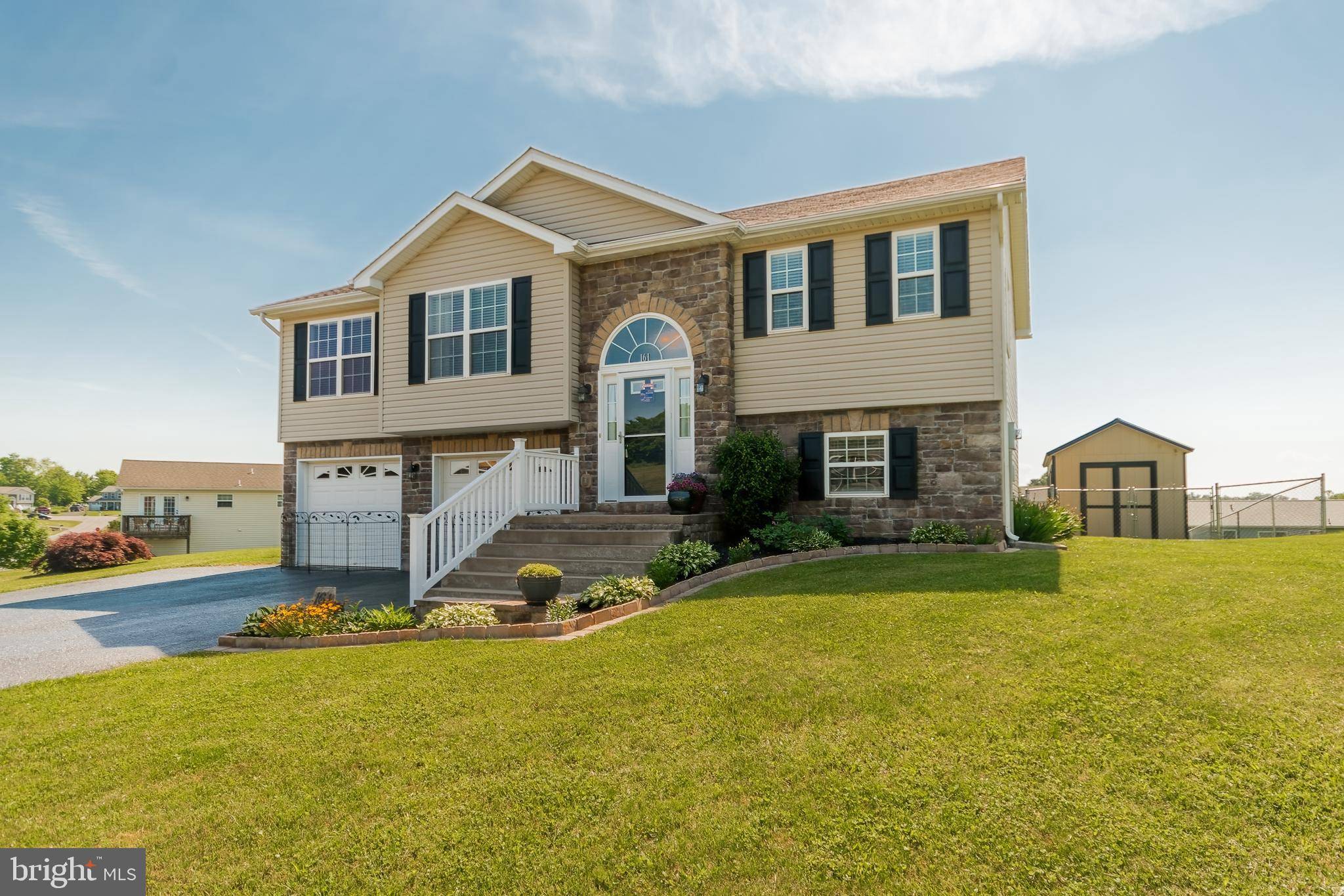 Martinsburg, WV 25403,161 SAHALEE CT