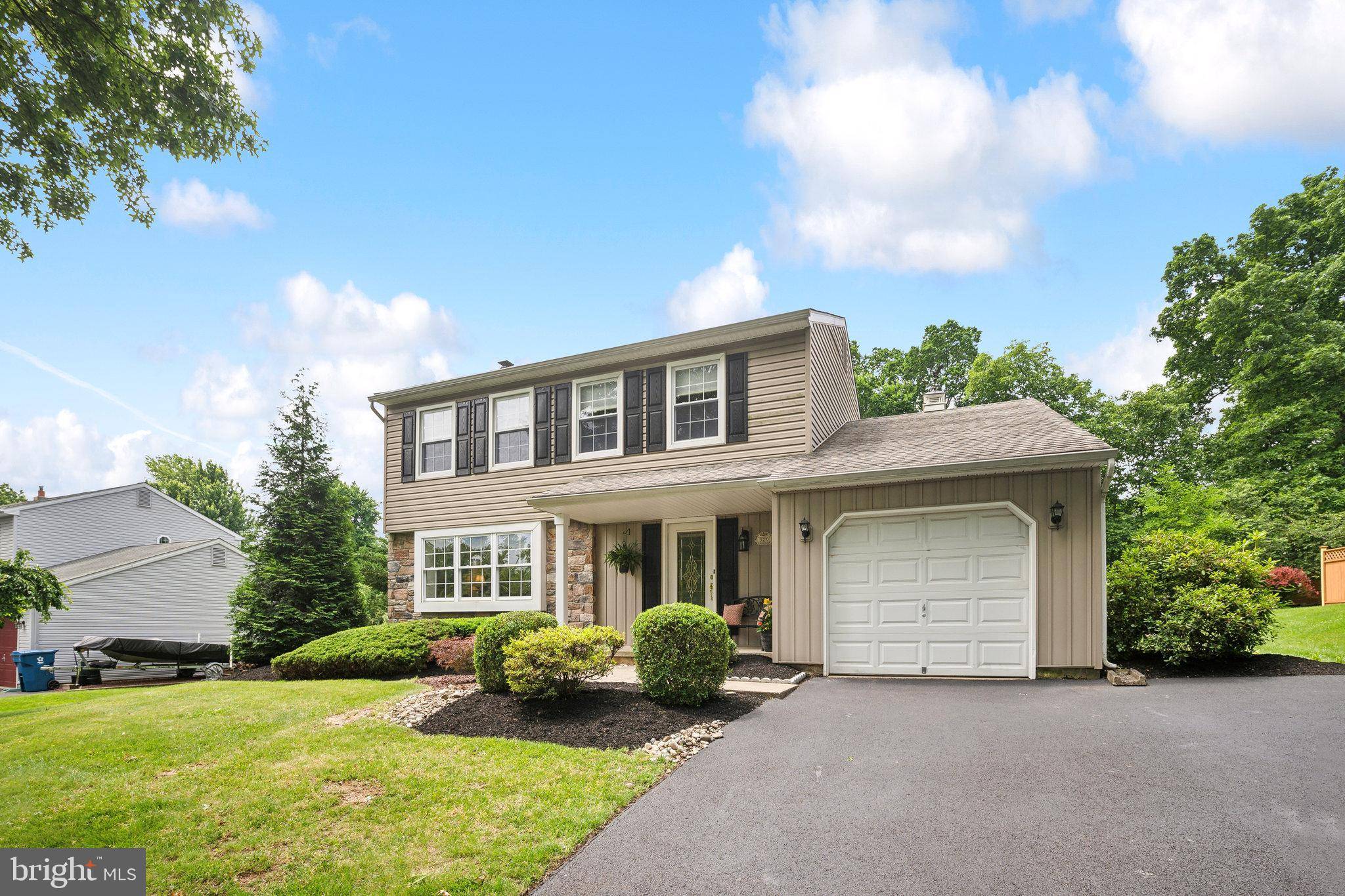 Lansdale, PA 19446,320 GRAYS LN