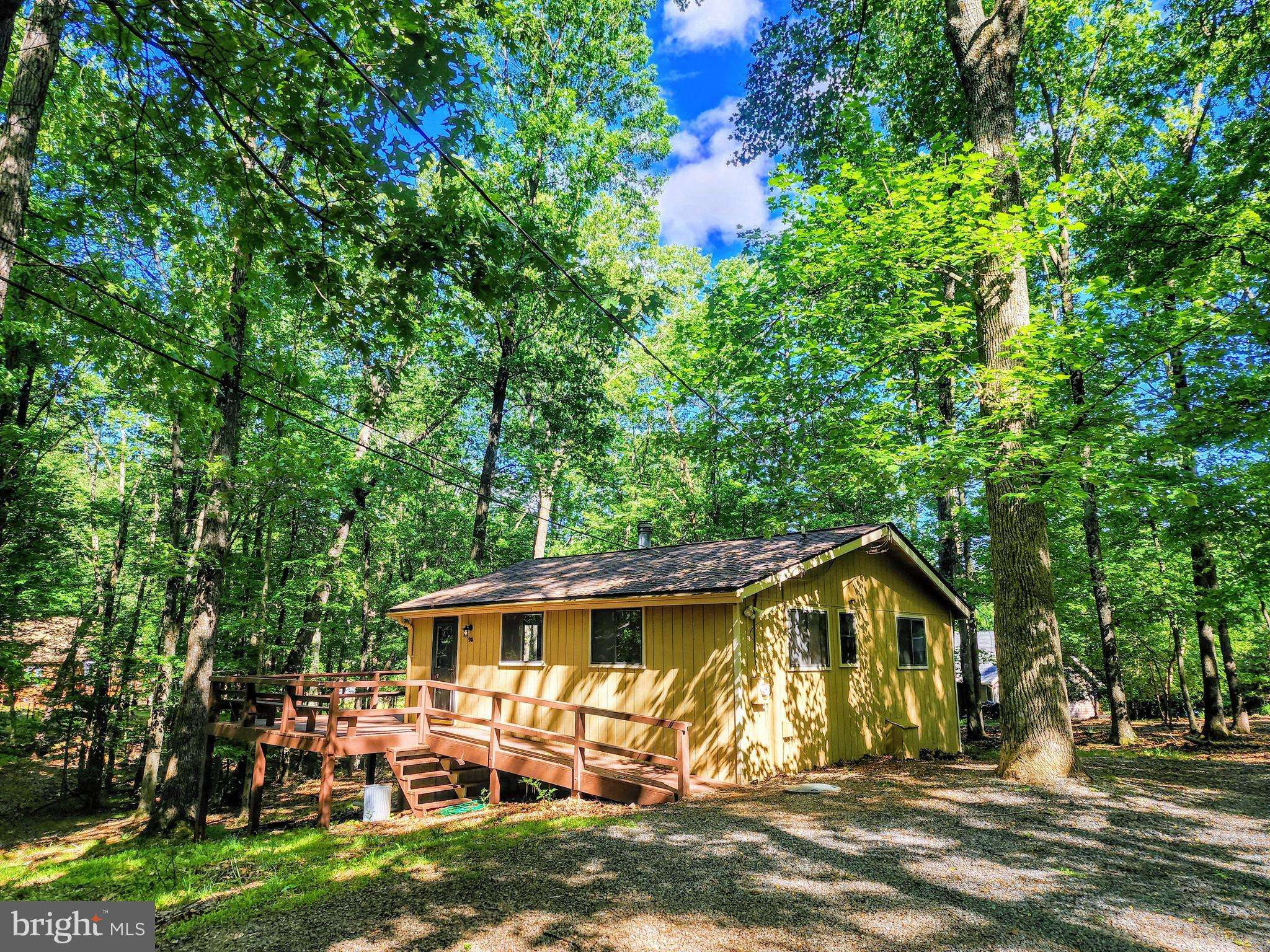 Hedgesville, WV 25427,900 THE WOODS RD