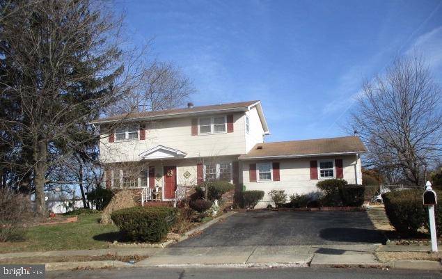 Hamilton, NJ 08610,5 SPRUCE CT