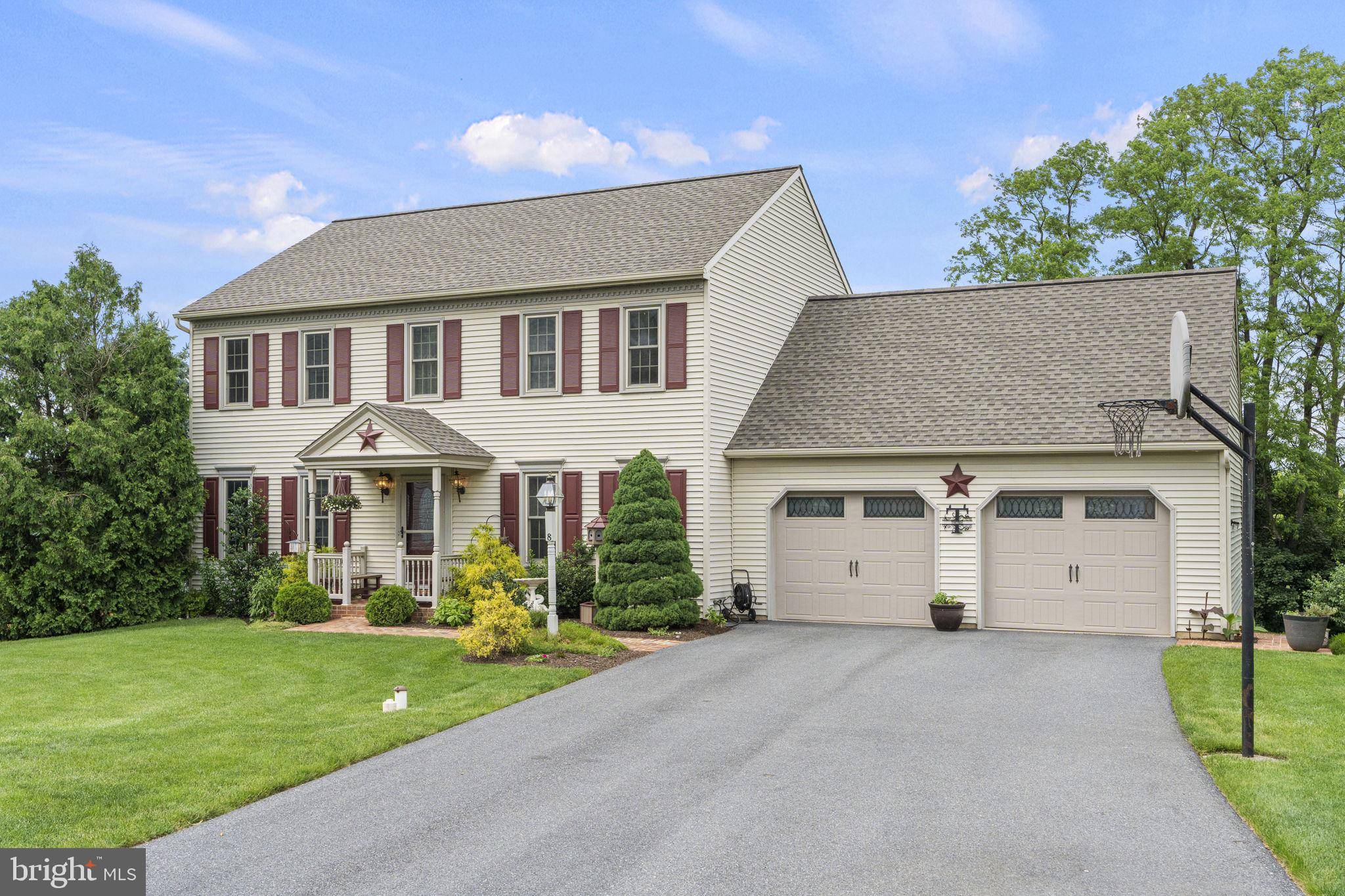 Lititz, PA 17543,8 LANTERN CIR