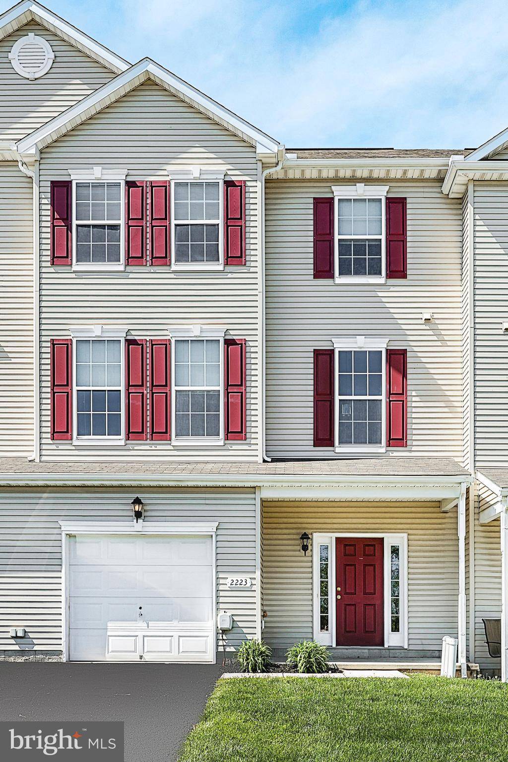 York, PA 17406,2223 LIVE OAK LN #2223