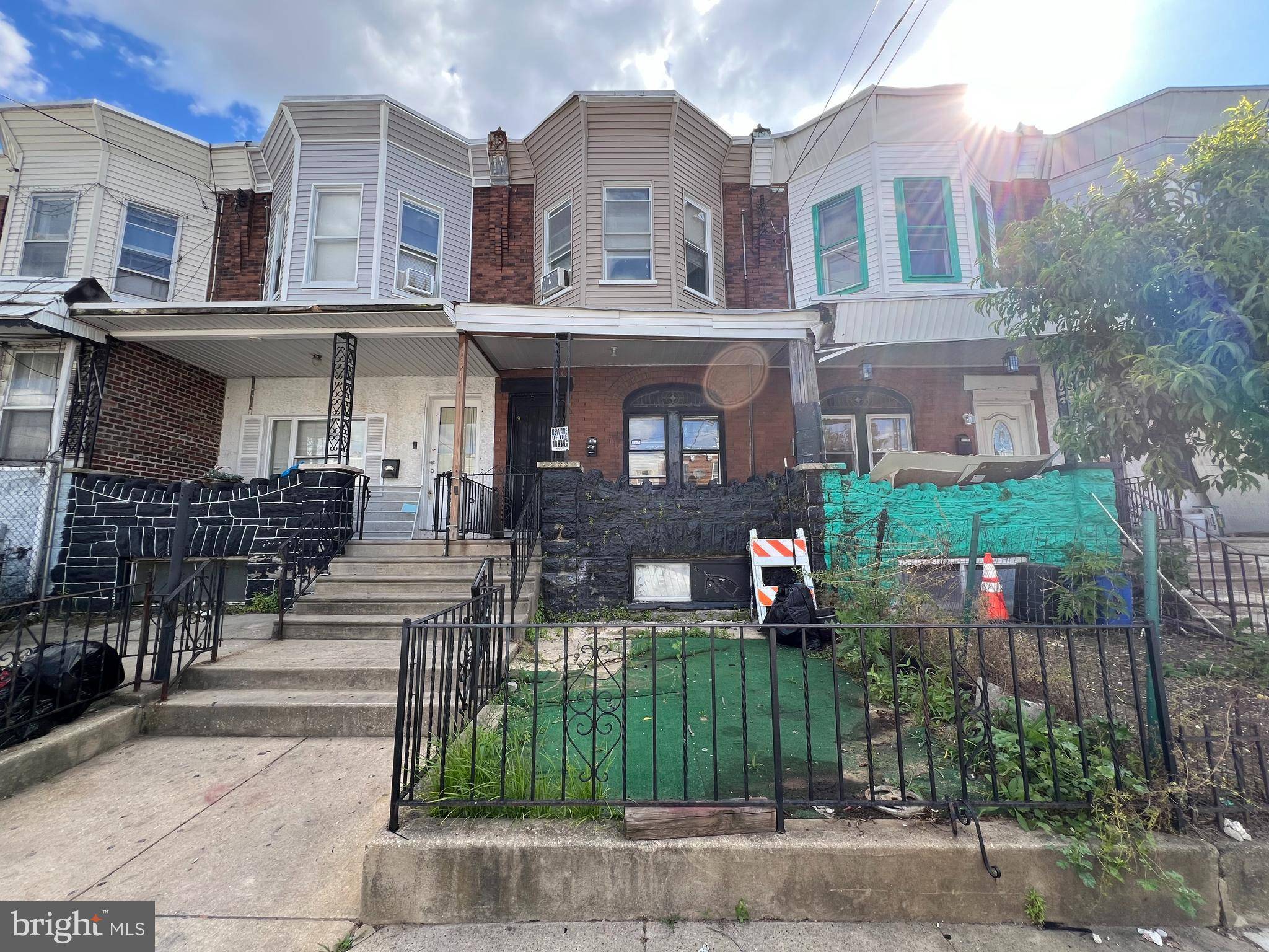 Philadelphia, PA 19142,2122 S 66TH ST