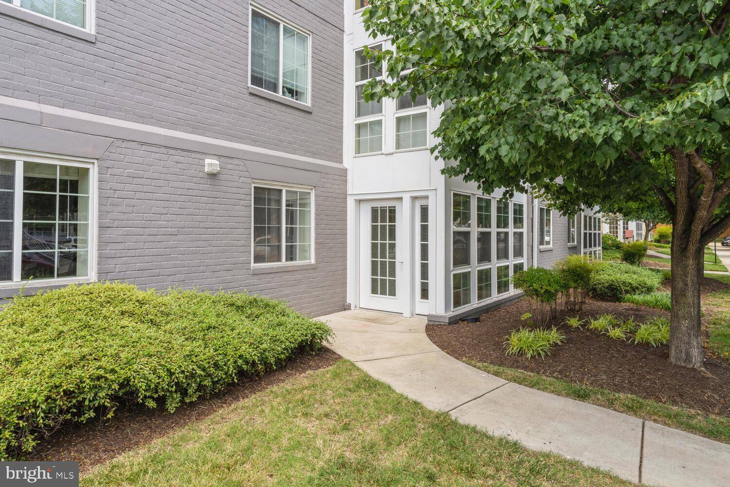 Arlington, VA 22204,4111 S FOUR MILE RUN DR #103