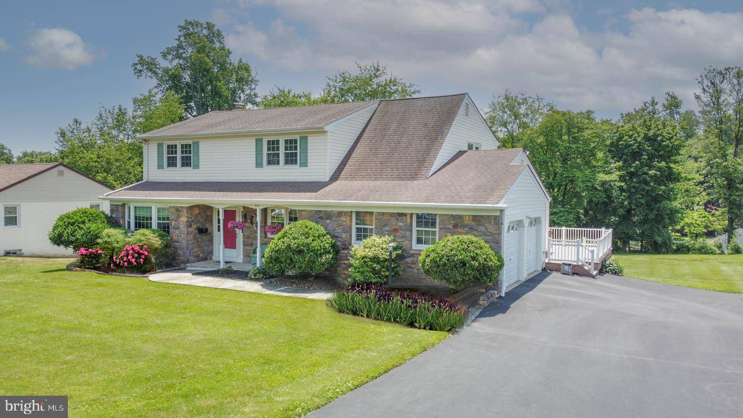 Southampton, PA 18966,927 E MAPLE DR