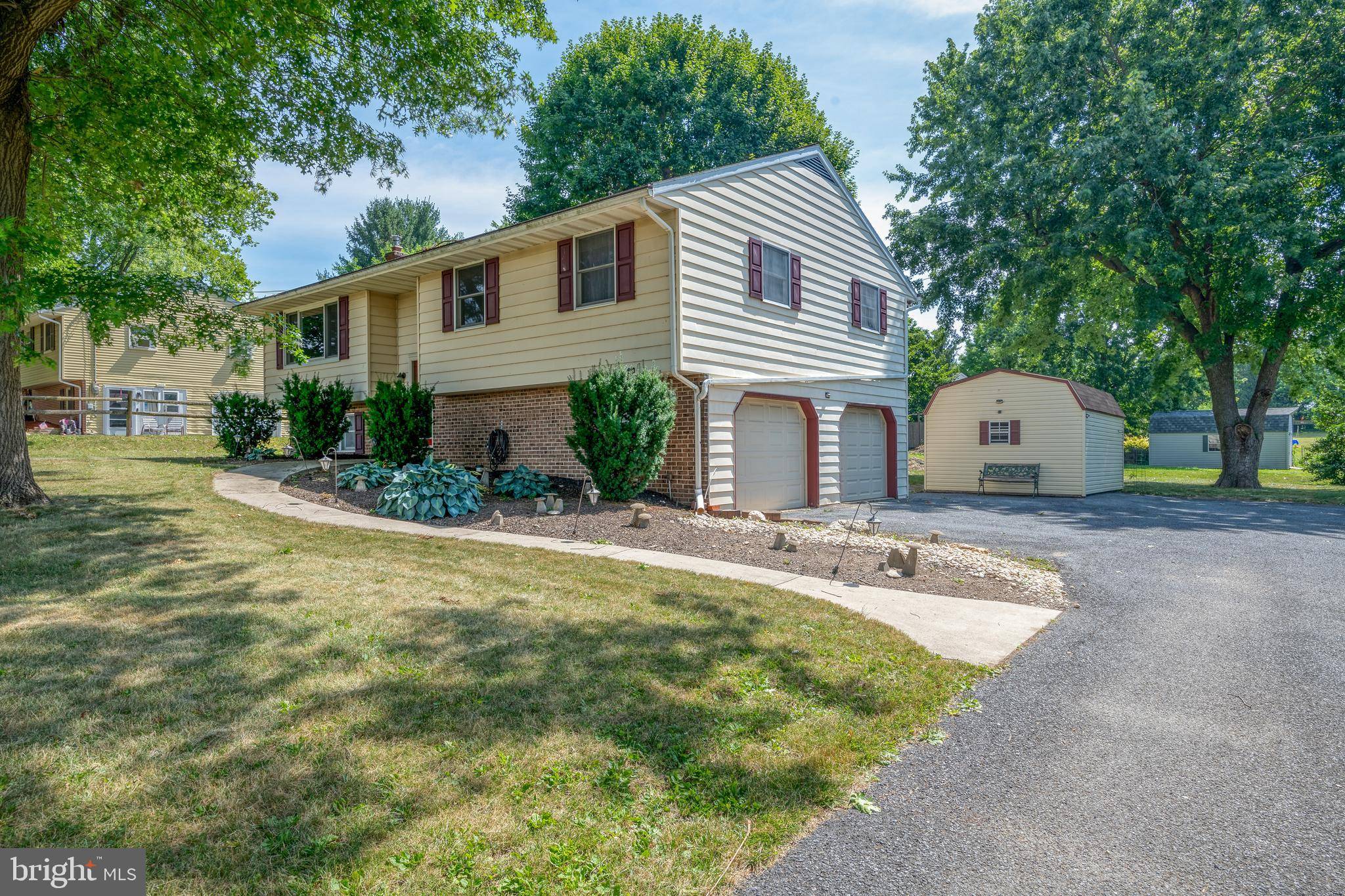 Manheim, PA 17545,779 HOLLY TREE RD