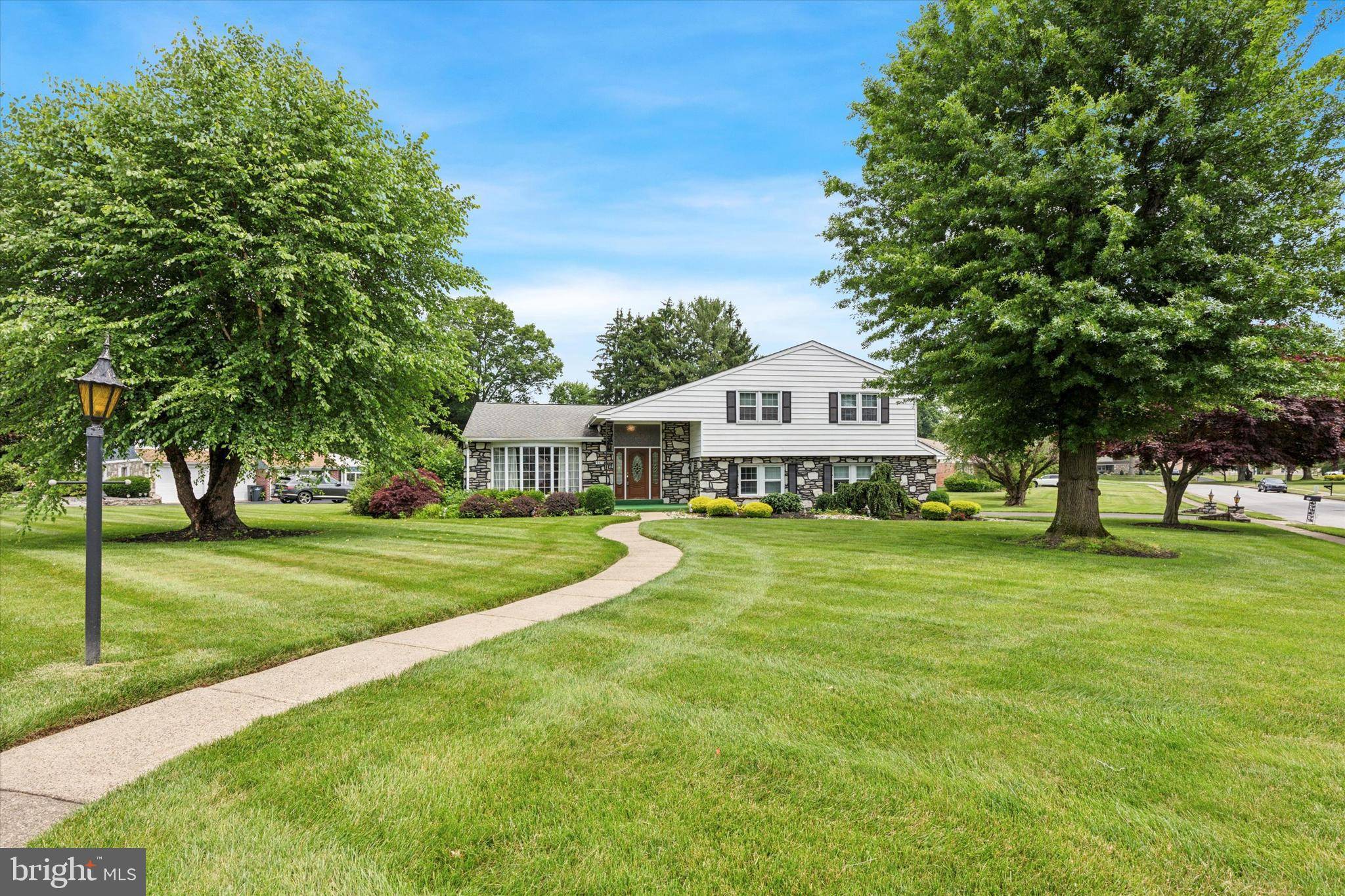 Huntingdon Valley, PA 19006,961 MILKWEED LN