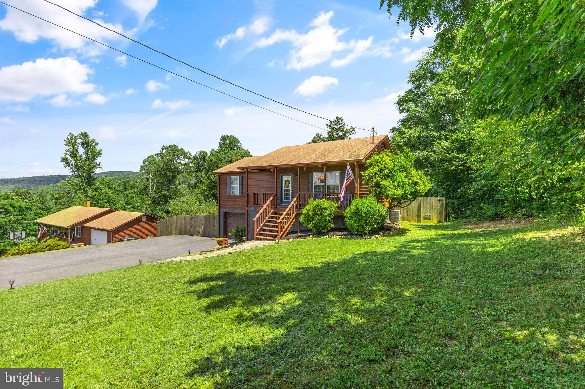 Linden, VA 22642,308 BLUE VALLEY RD