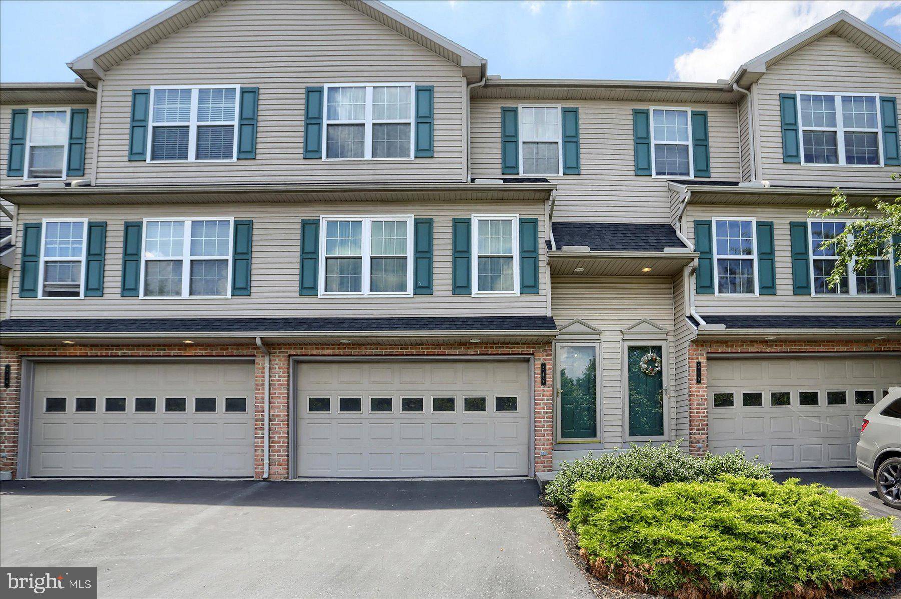 Mechanicsburg, PA 17055,517 MEADOW CROFT CIR