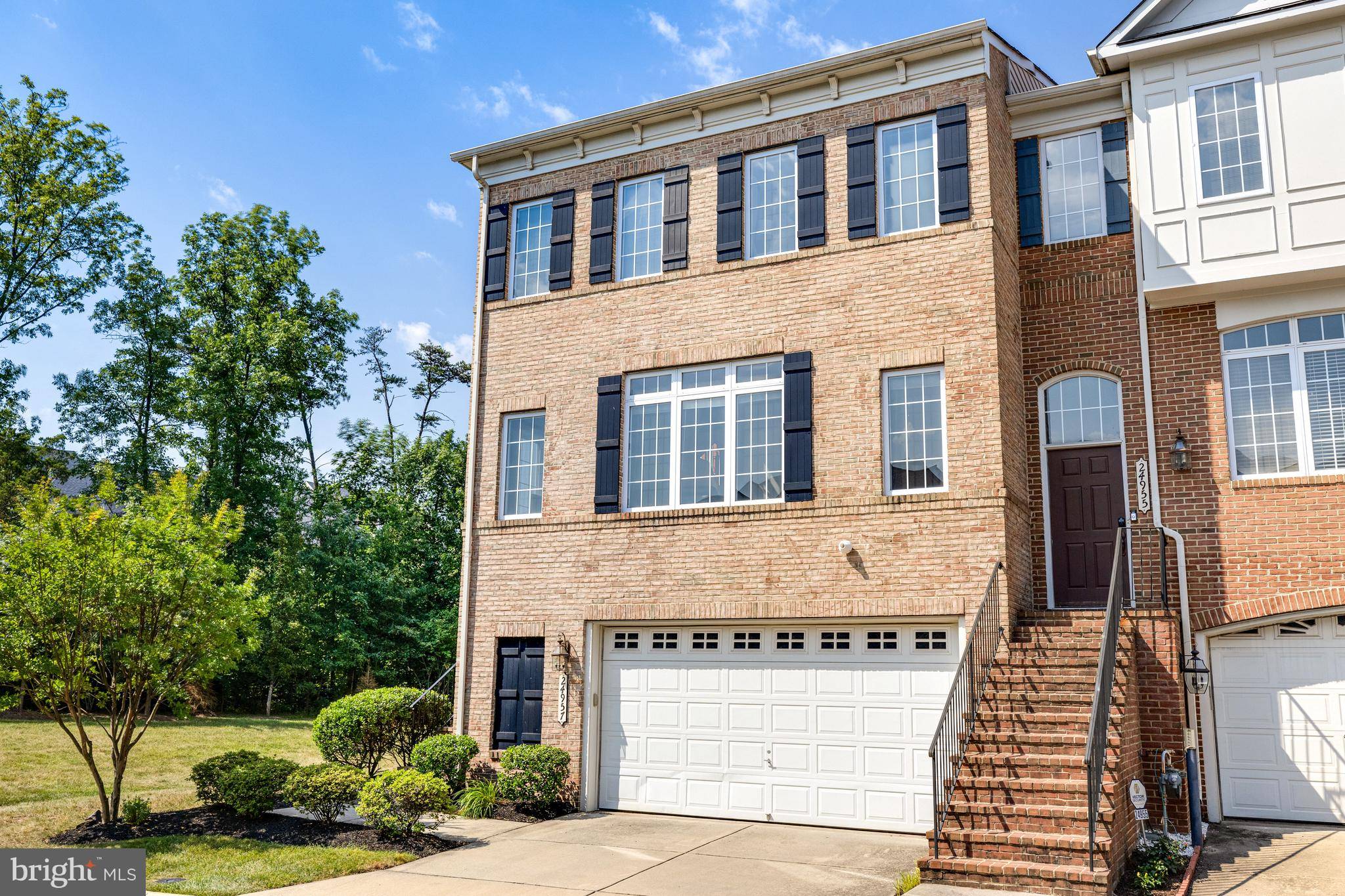 Chantilly, VA 20152,24957 BANNOCKBURN TER