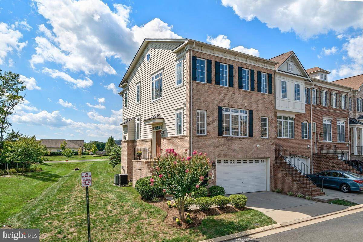 Chantilly, VA 20152,24957 BANNOCKBURN TER