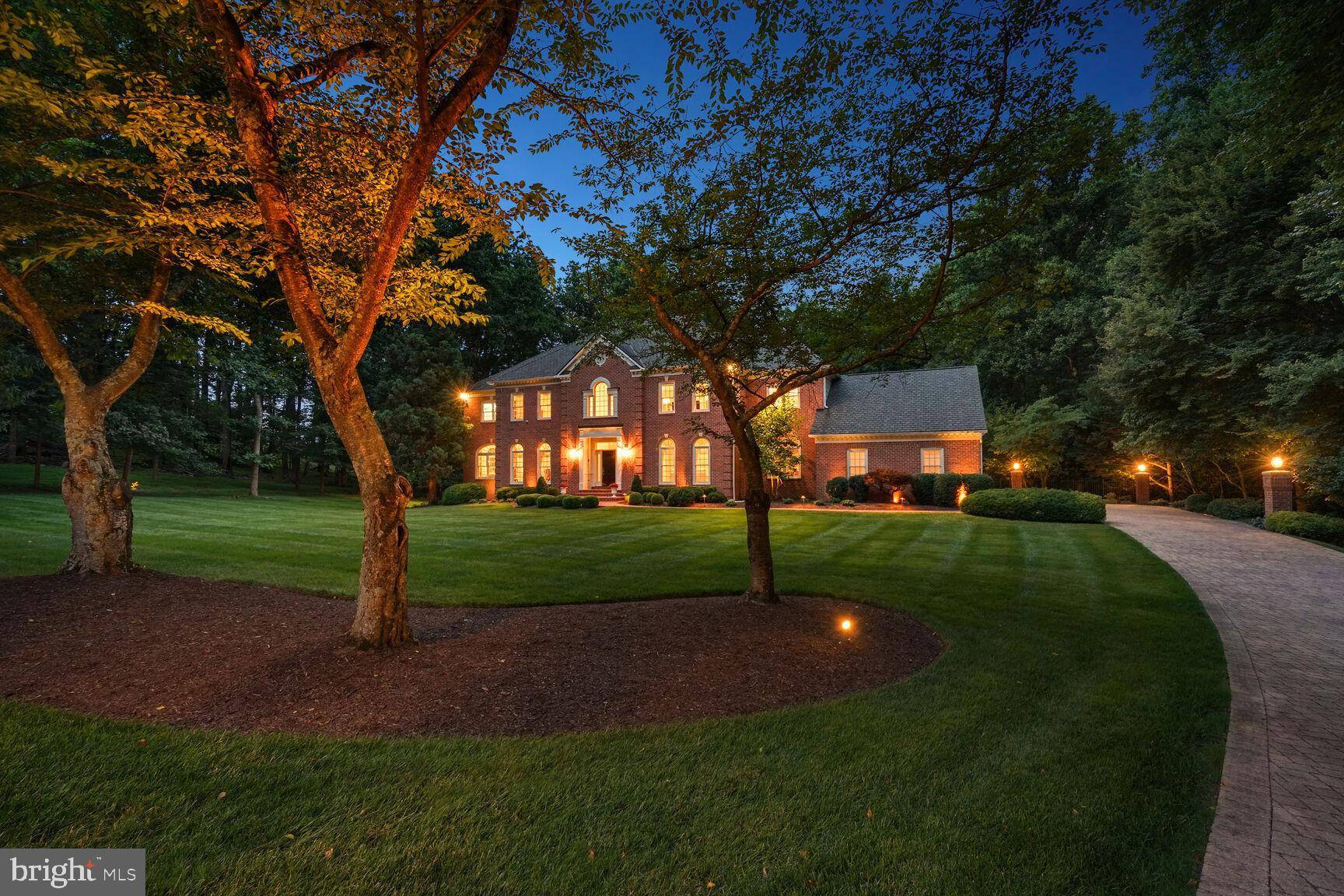 Mclean, VA 22102,8904 CHEQUERS WAY