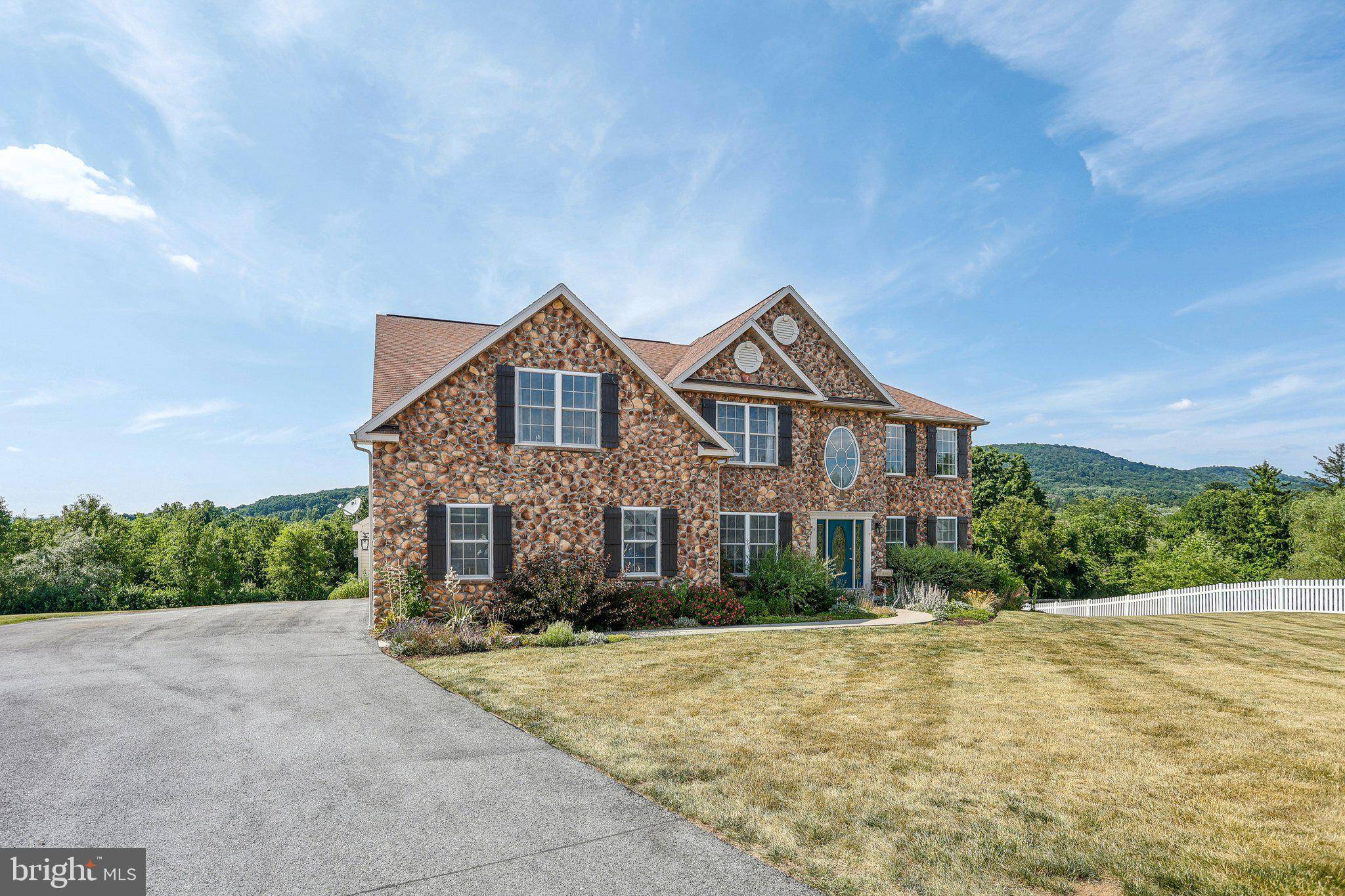 Douglassville, PA 19518,103 FARM VIEW CT