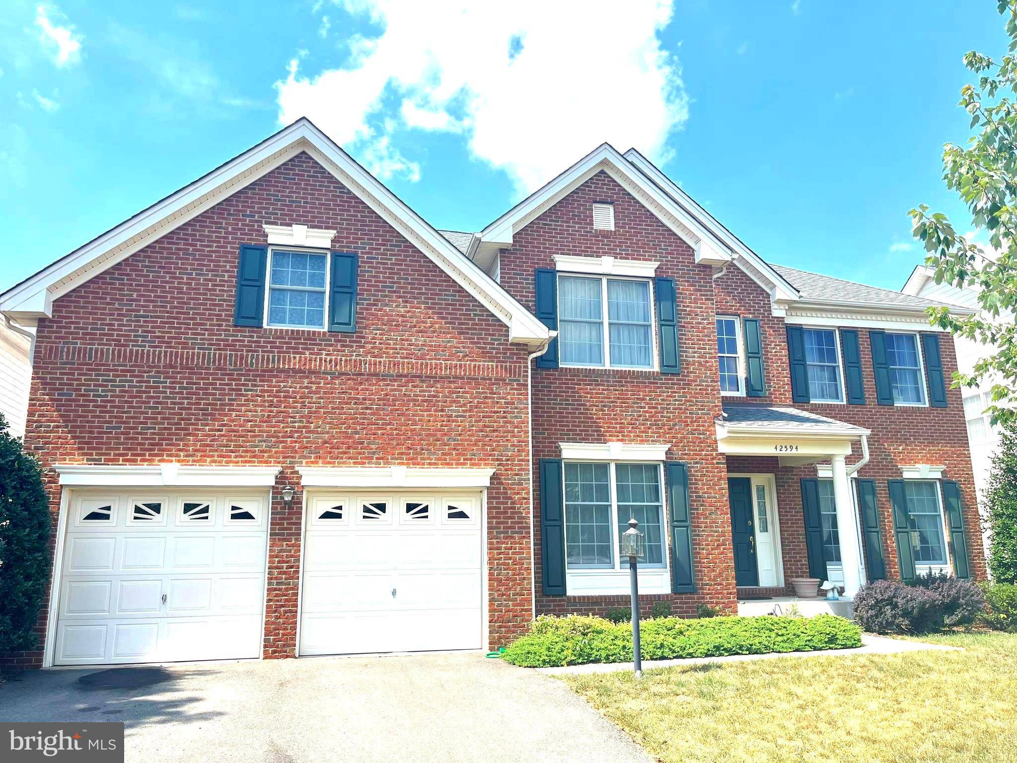 Chantilly, VA 20152,42594 PELICAN DR