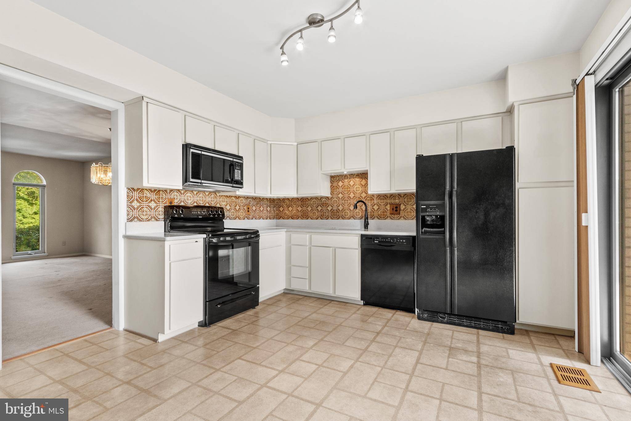 Alexandria, VA 22312,4631 MAYHUNT CT