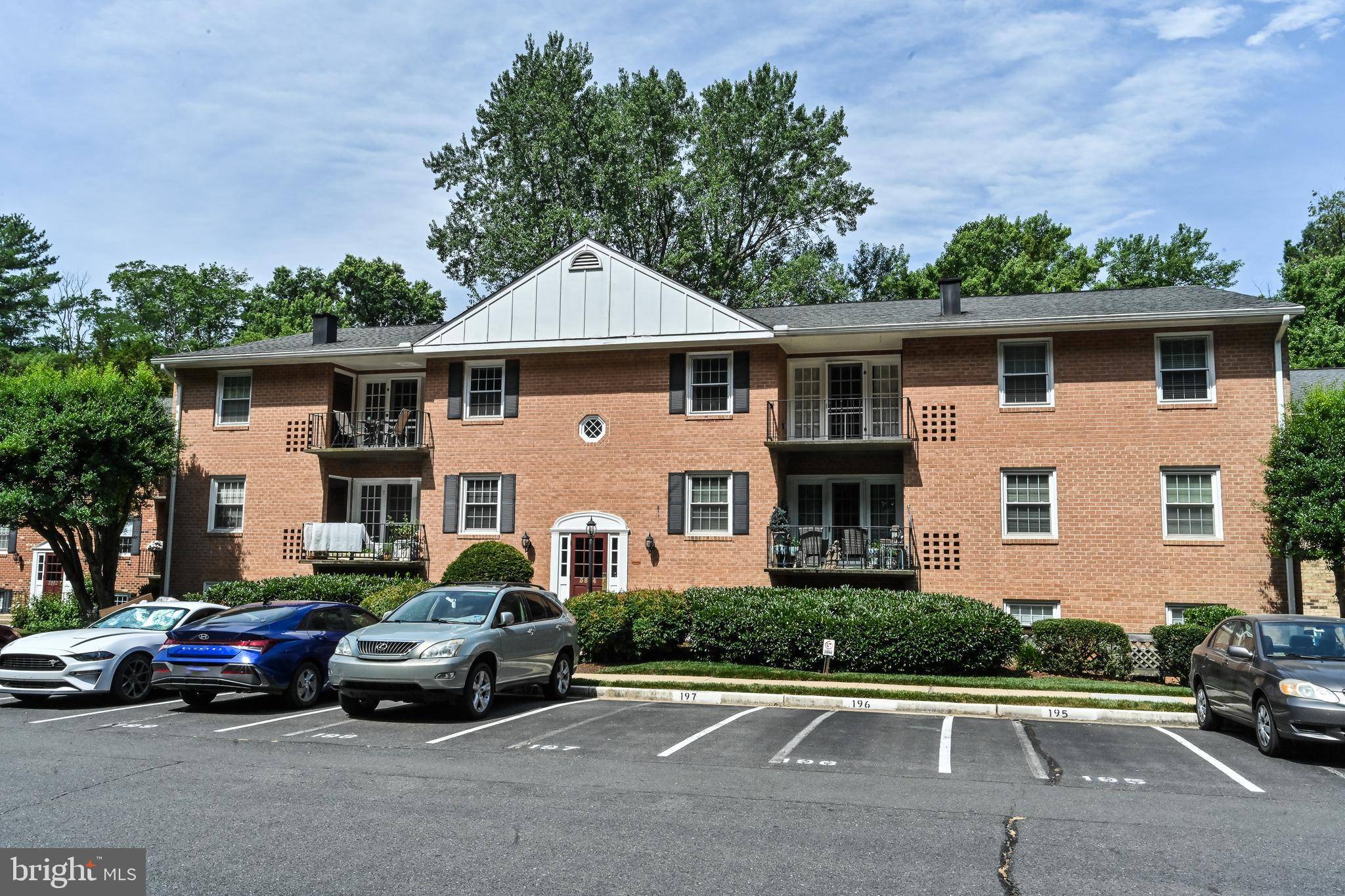 Fairfax, VA 22031,3874 LYNDHURST DR #304