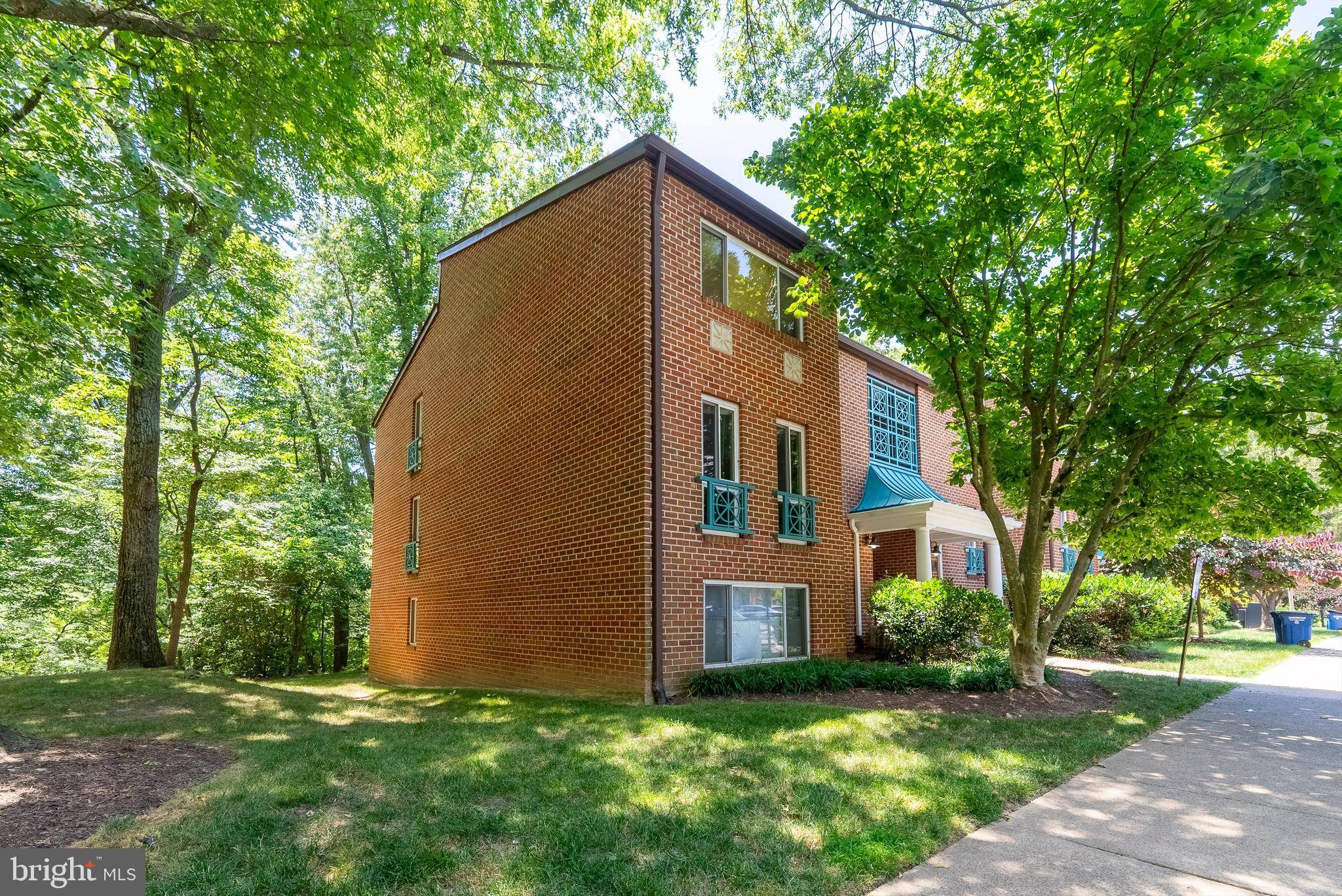 Reston, VA 20191,11807 BRETON CT #11B