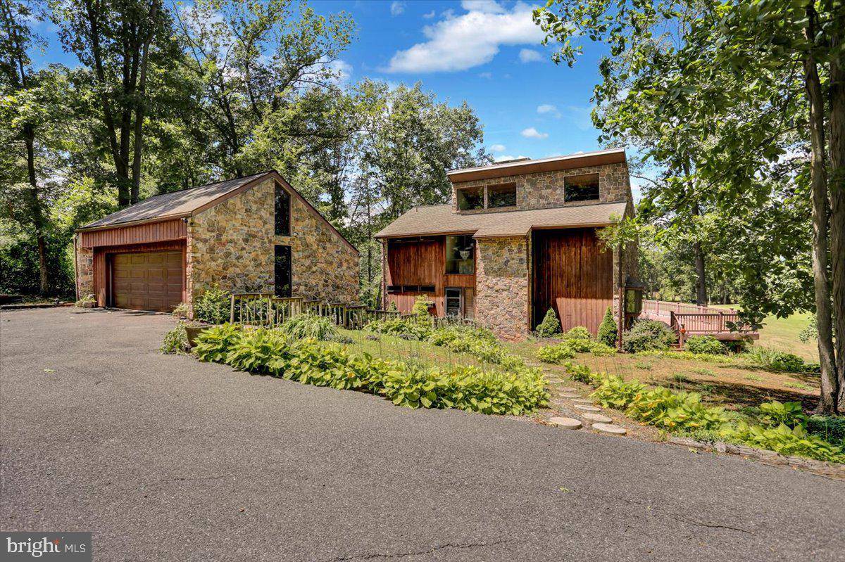 Bernville, PA 19506,3 TENNIS COURT LN