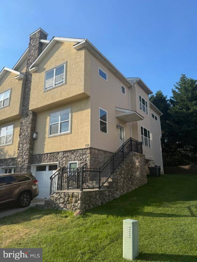 Philadelphia, PA 19128,714 VALLEY GREEN CT