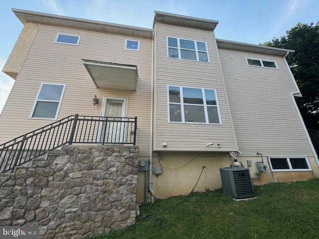 Philadelphia, PA 19128,714 VALLEY GREEN CT