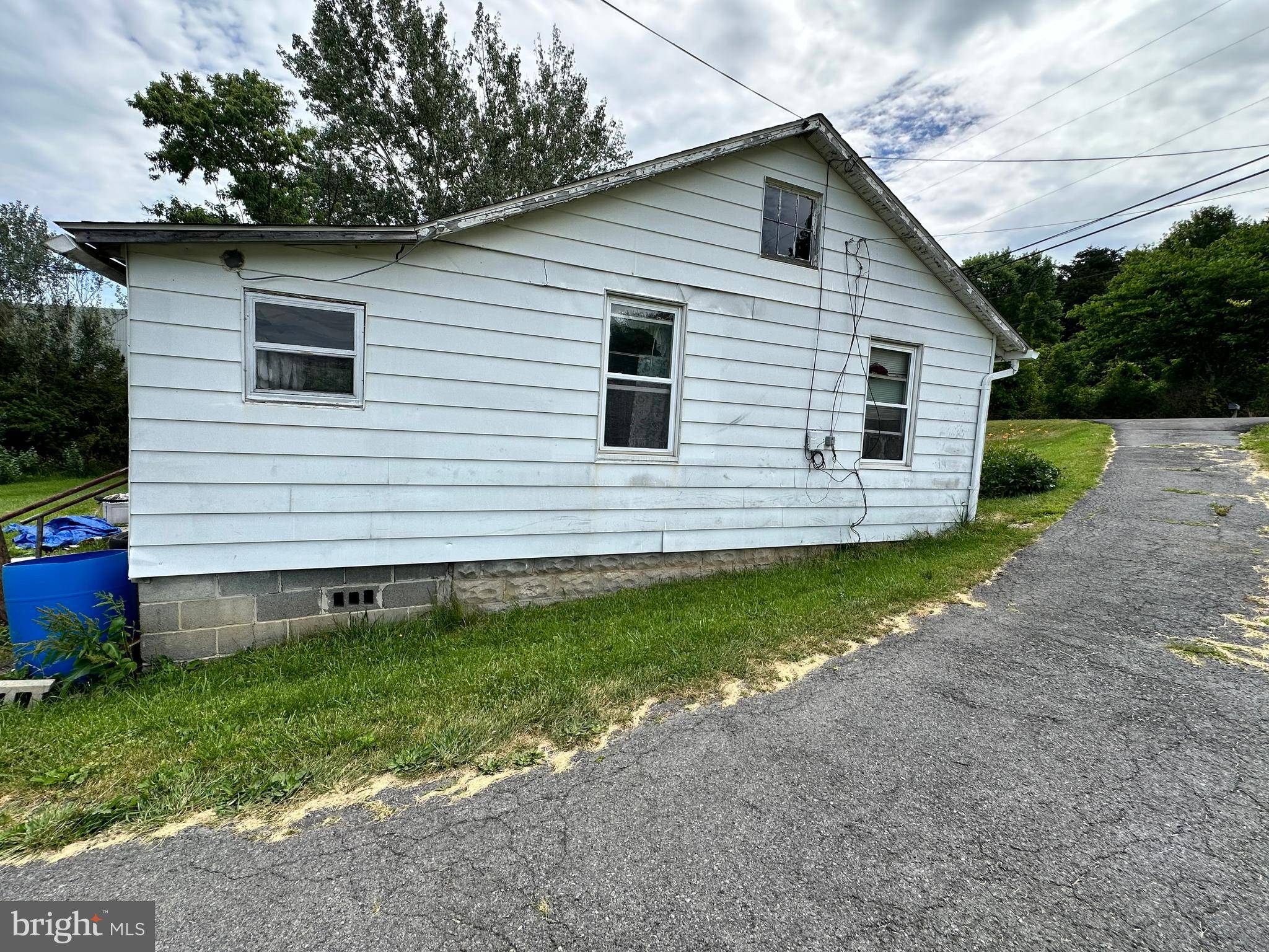 Moorefield, WV 26836,1708 US HWY 220 S