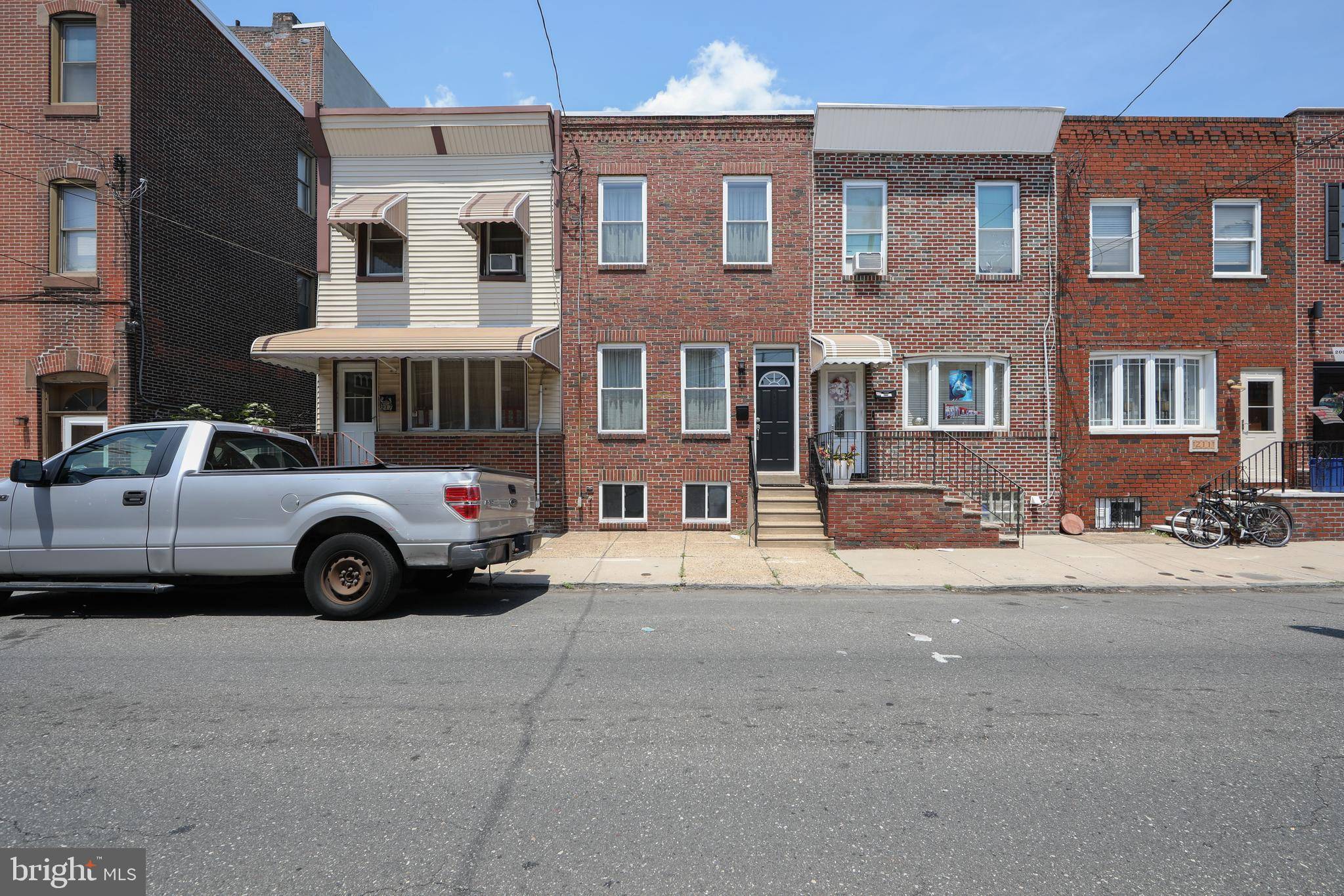 Philadelphia, PA 19148,215 MCKEAN ST