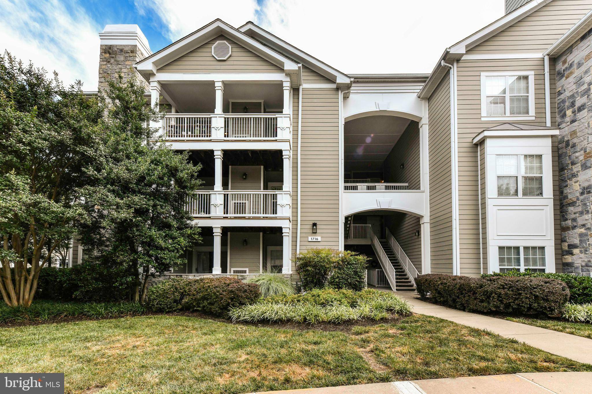 Reston, VA 20190,1716 LAKE SHORE CREST DR #26