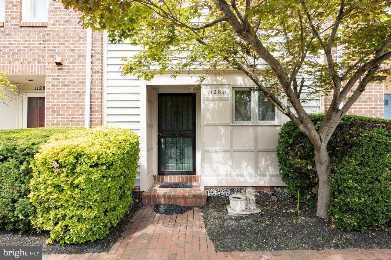 Arlington, VA 22201,1128-B N STAFFORD ST N