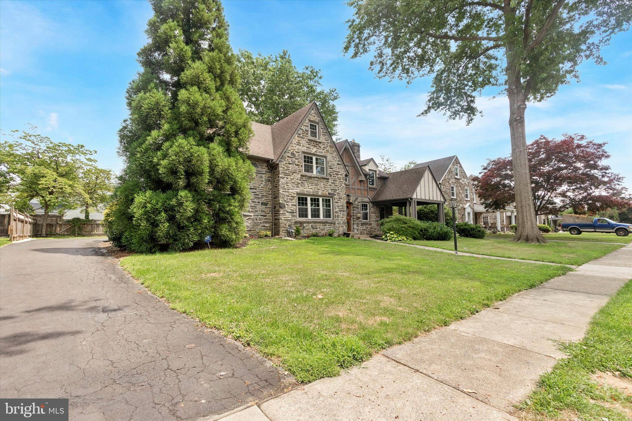 Drexel Hill, PA 19026,1237 LINDALE AVE