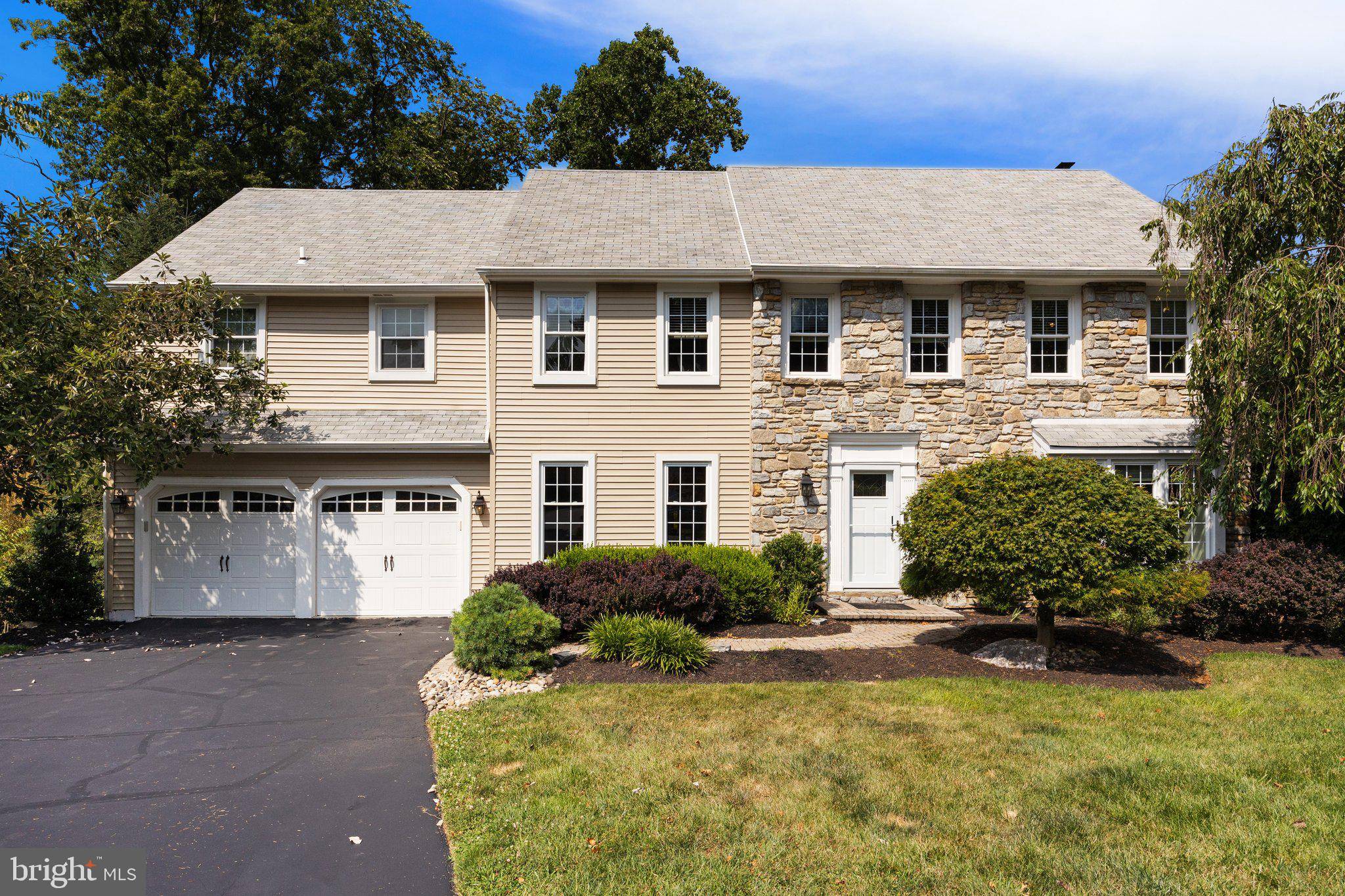 Holland, PA 18966,33 TREELINE DR