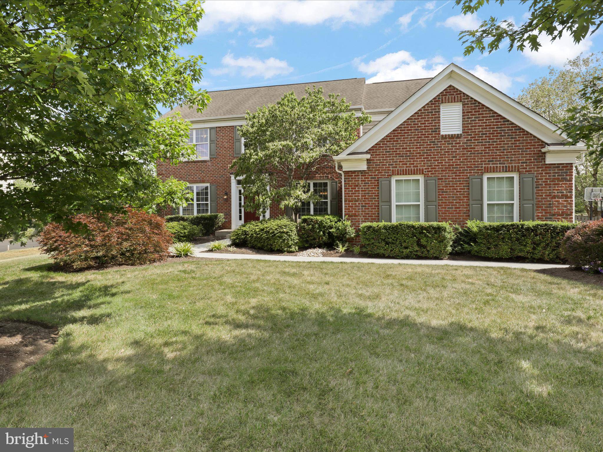 Chantilly, VA 20152,43741 PARAMOUNT PL