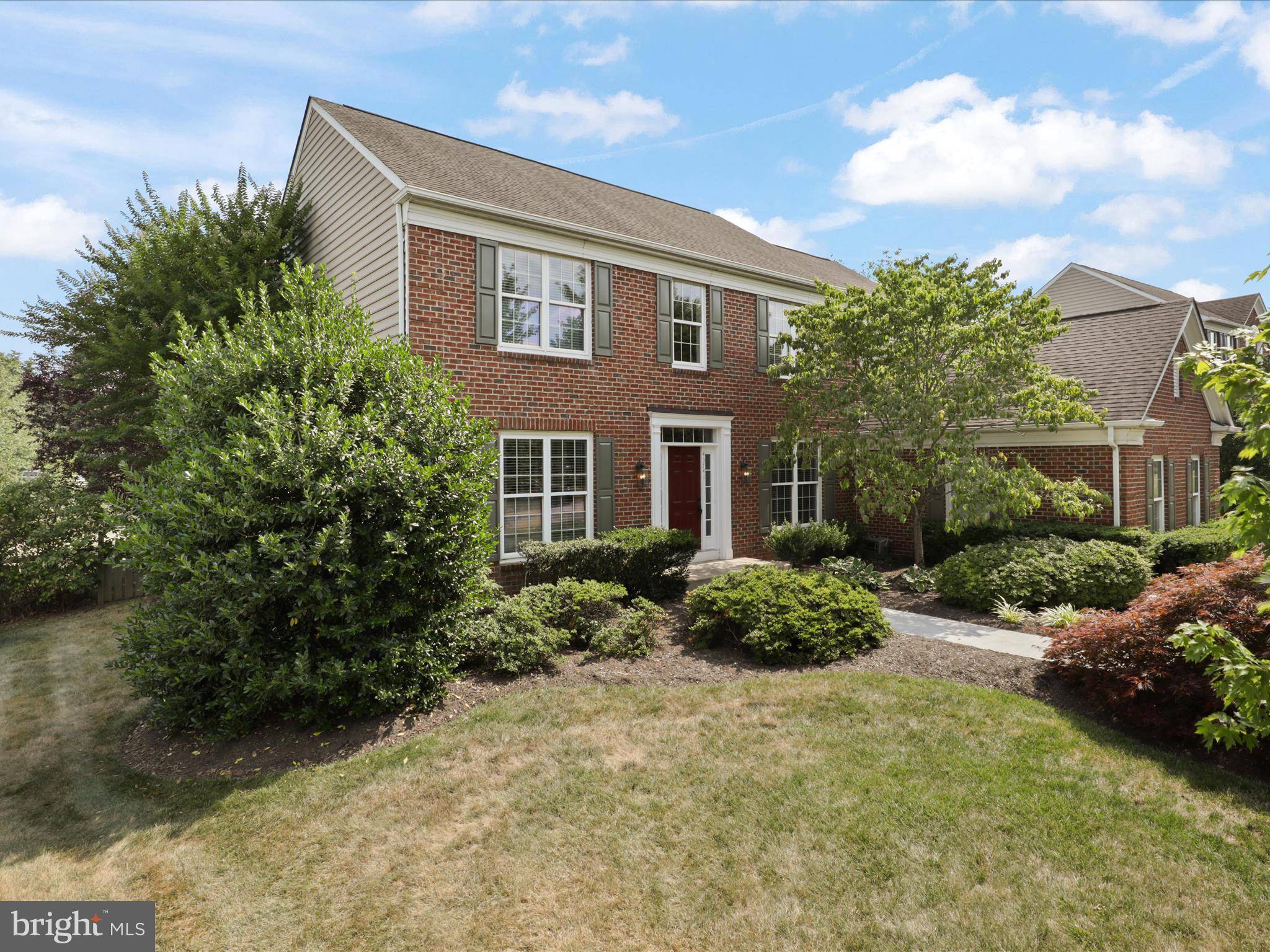 Chantilly, VA 20152,43741 PARAMOUNT PL