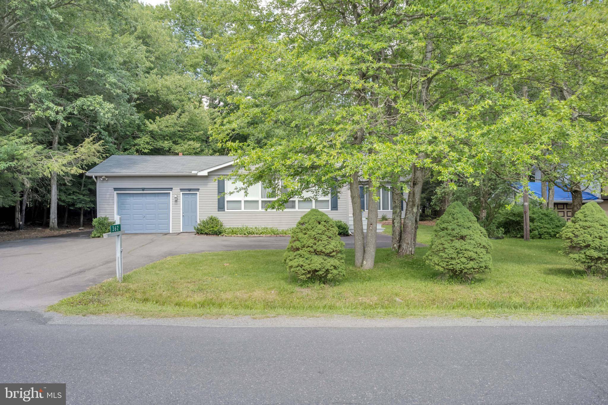 Pocono Summit, PA 18346,362 SCOTCH PINE DR