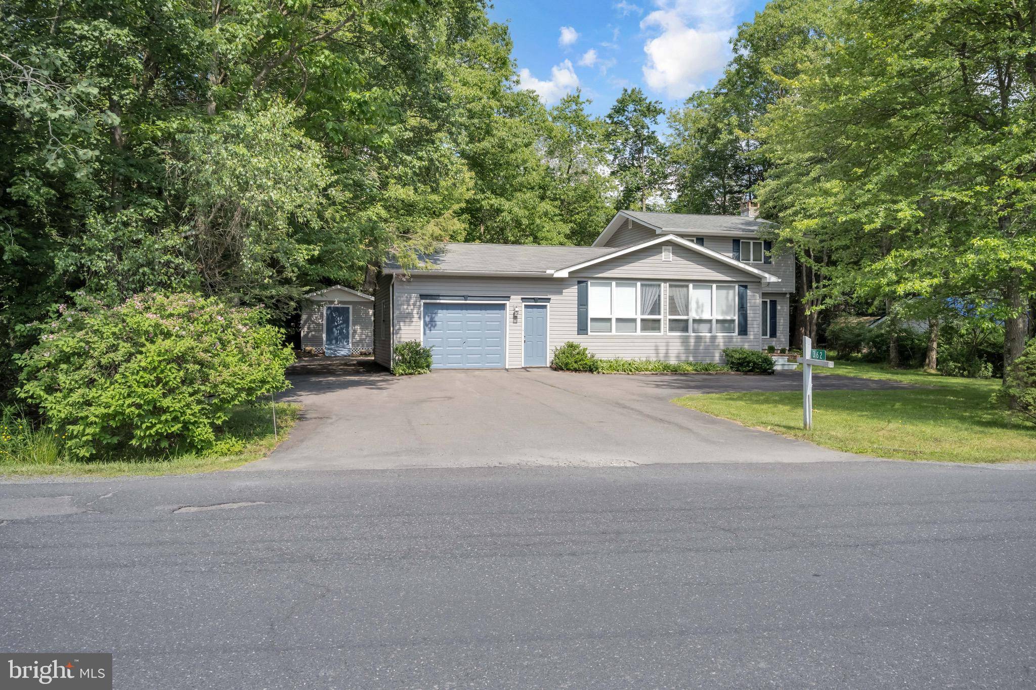 Pocono Summit, PA 18346,362 SCOTCH PINE DR