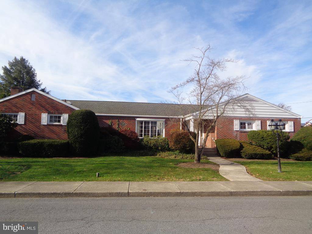 Lewistown, PA 17044,13 FAIRVIEW PL