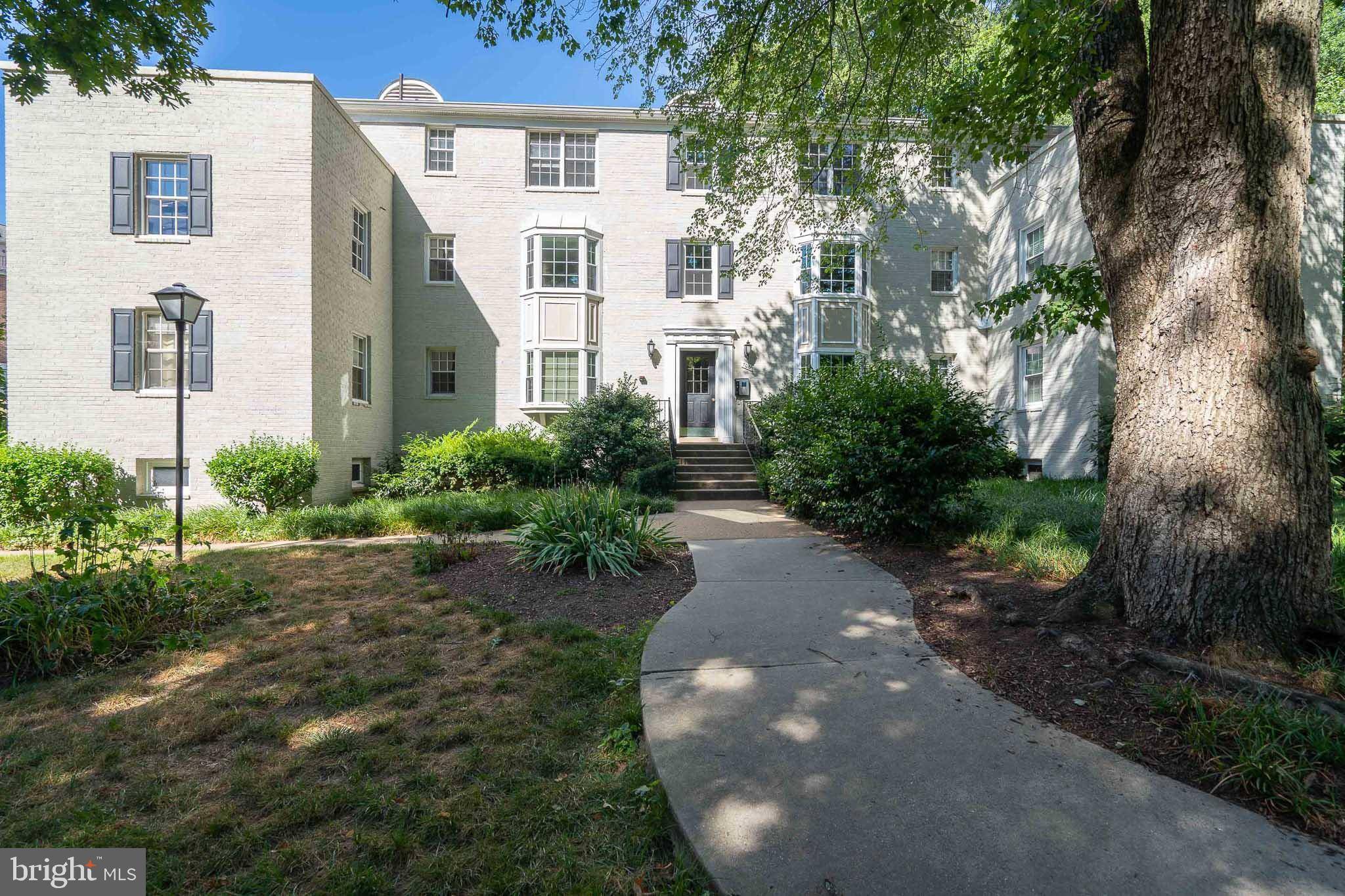 Arlington, VA 22204,706 S ARLINGTON MILL DR #201