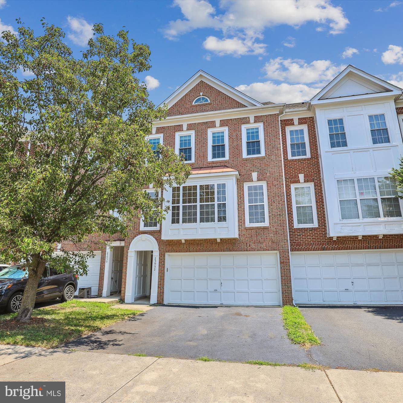 Chantilly, VA 20152,25952 PRIESTERS POND DR