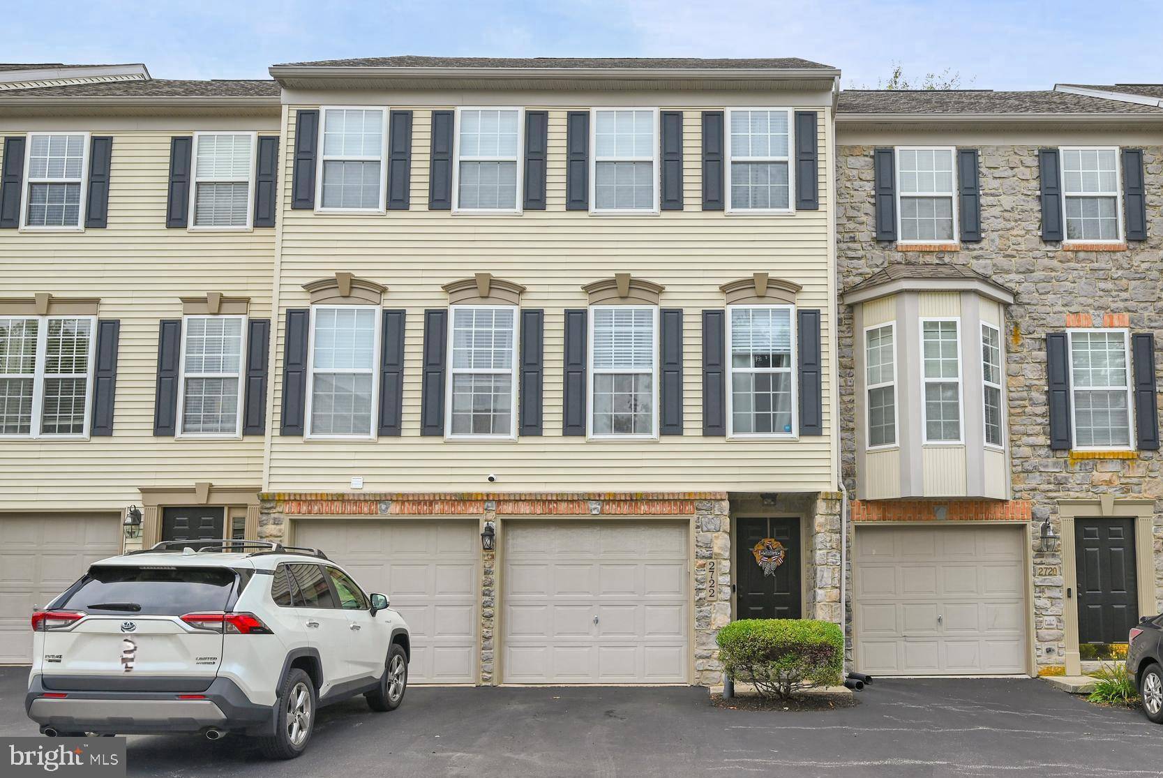 York, PA 17402,2722 HUNTERS CREST DR #24