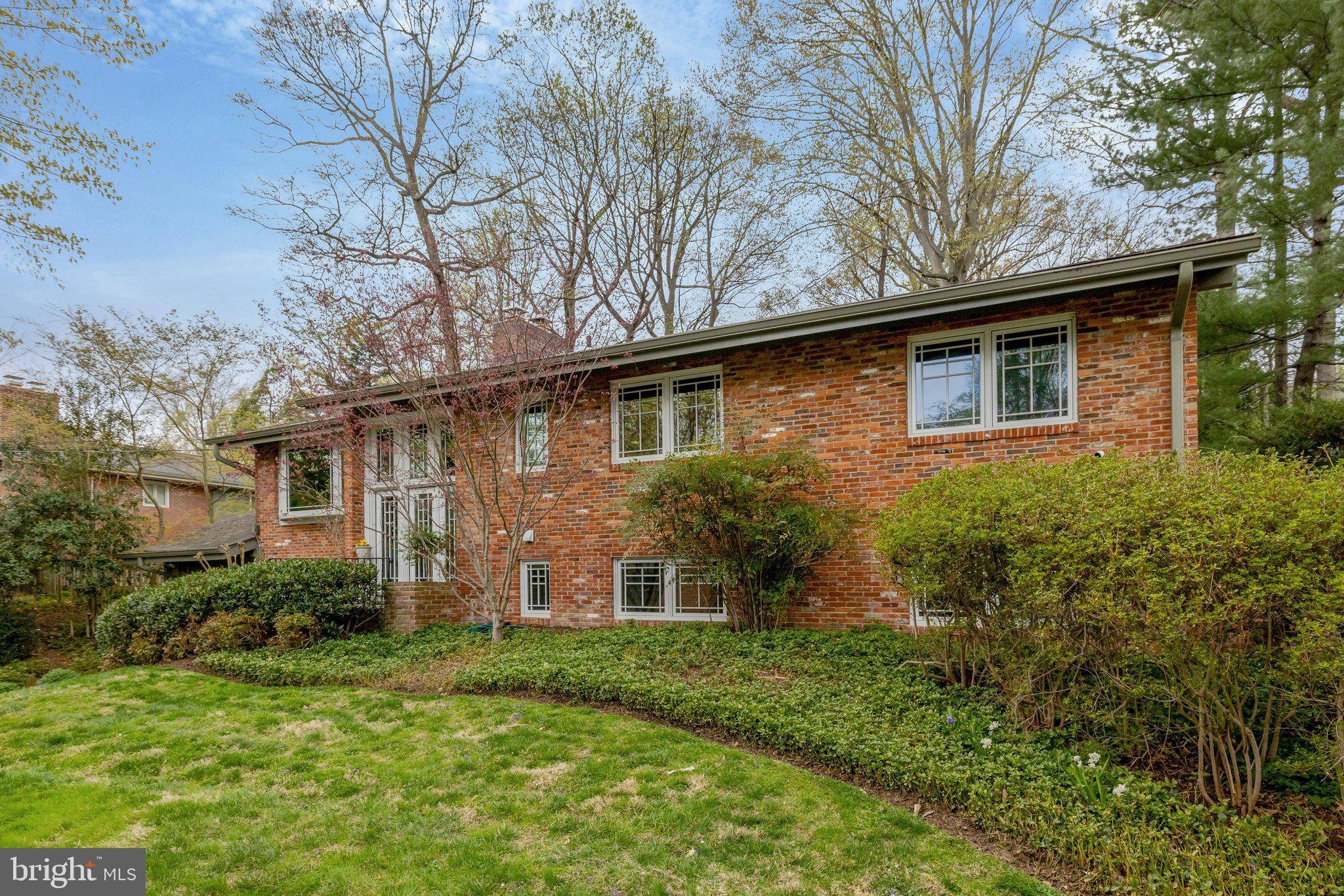 Mclean, VA 22101,1504 WOODACRE DR