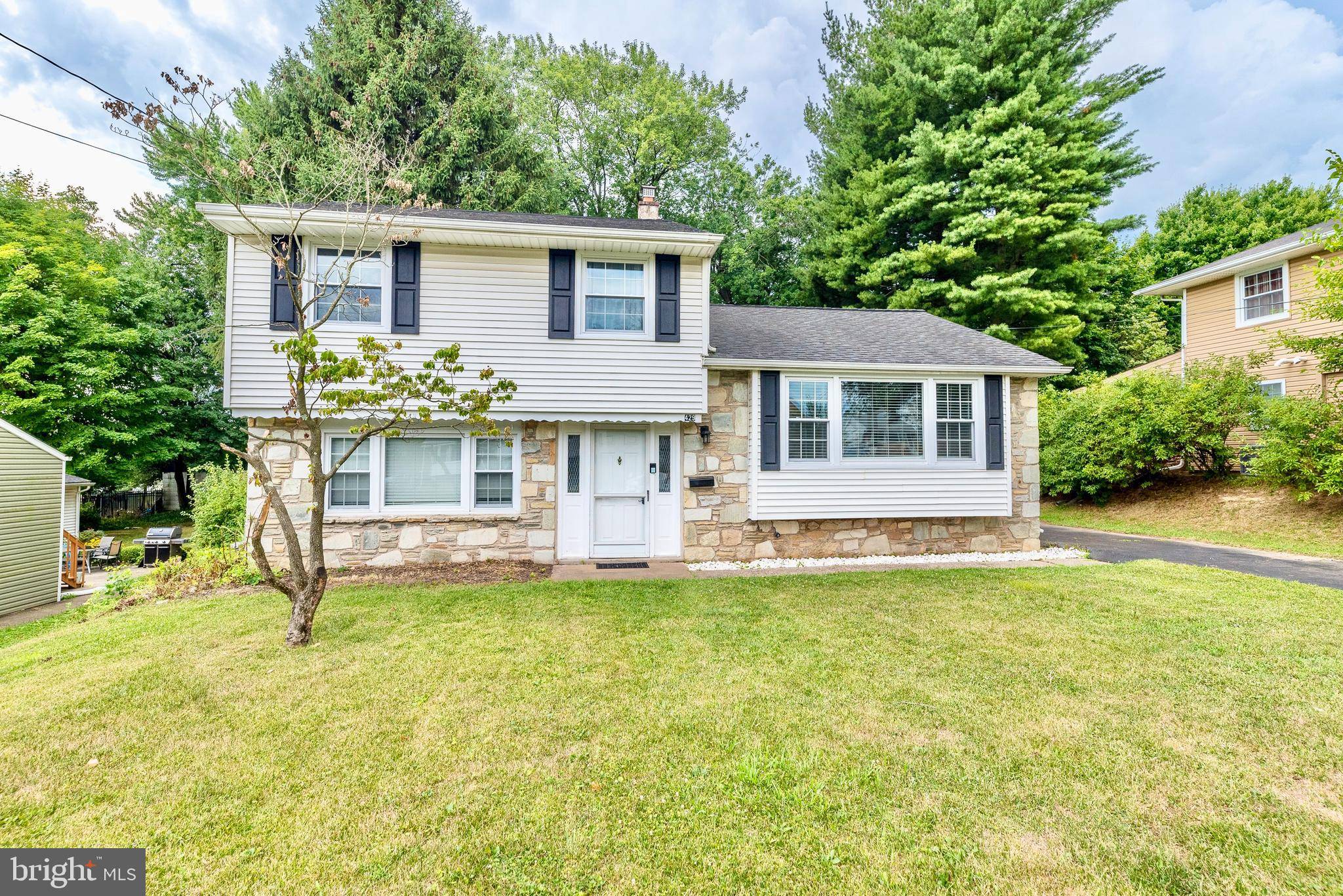 Hatboro, PA 19040,429 ROBIN RD