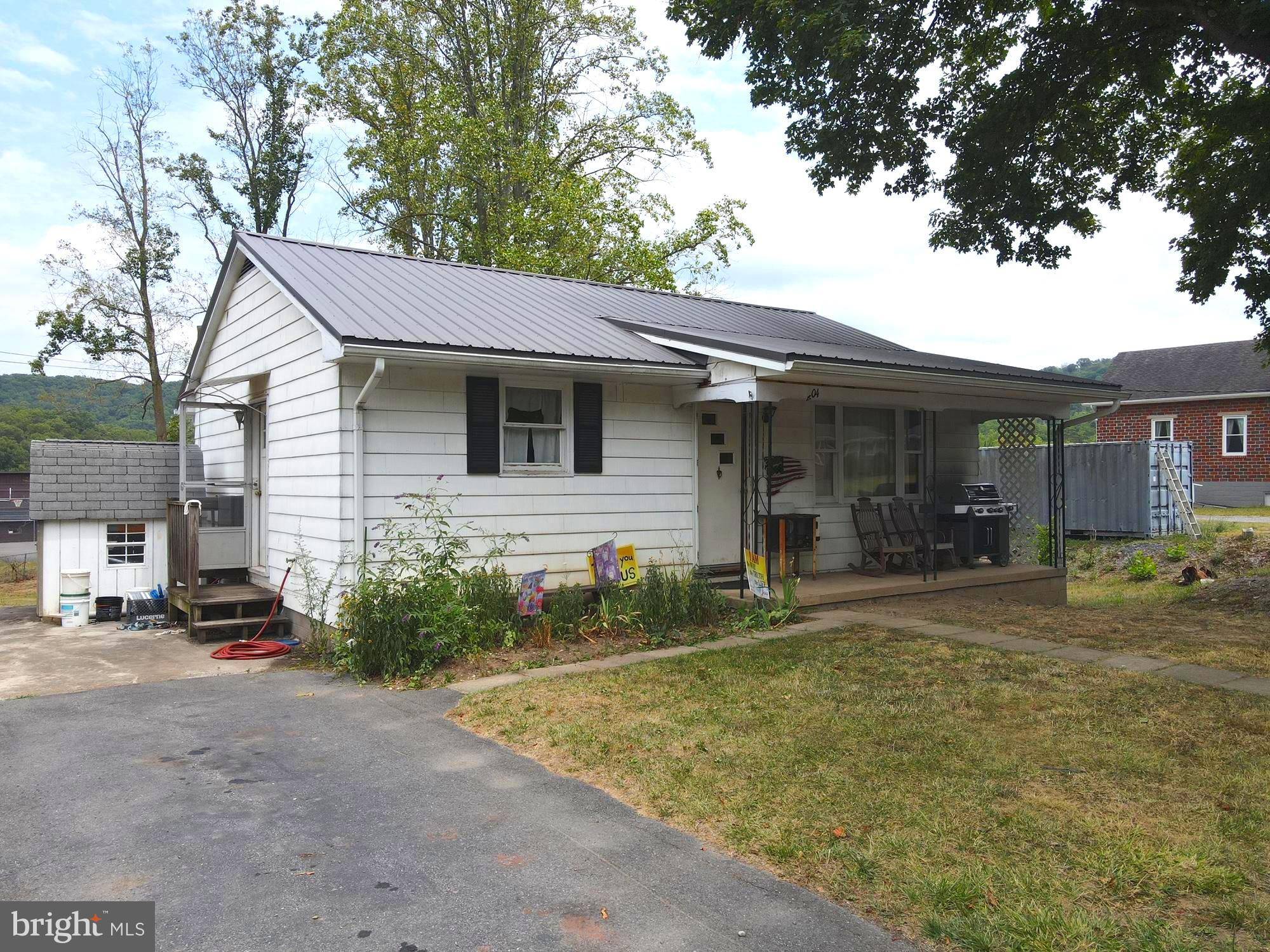 Paw Paw, WV 25434,545 WINCHESTER ST