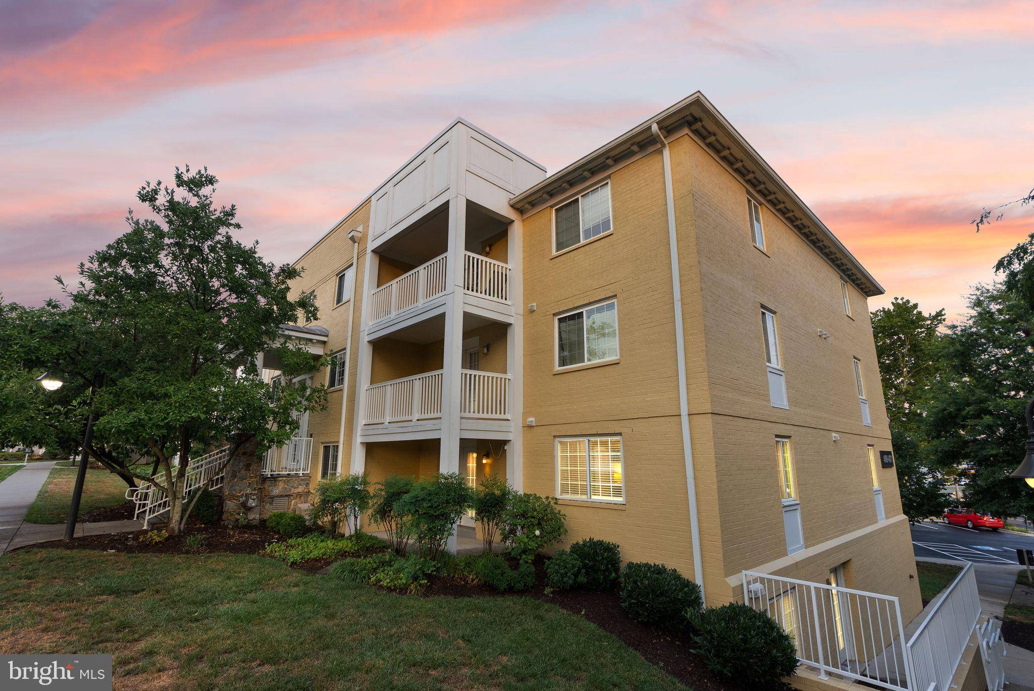 Arlington, VA 22204,4069 S FOUR MILE RUN DR #204